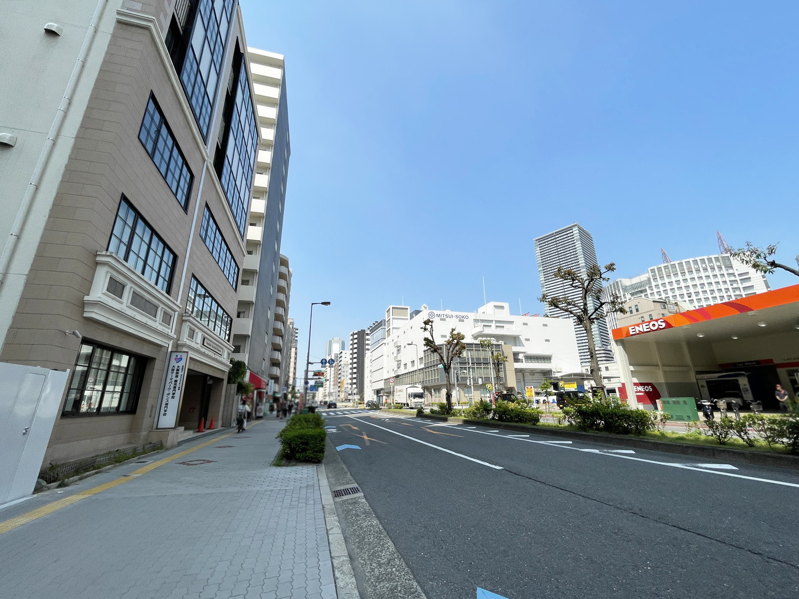 江戸堀フコク生命ビル前面の通り