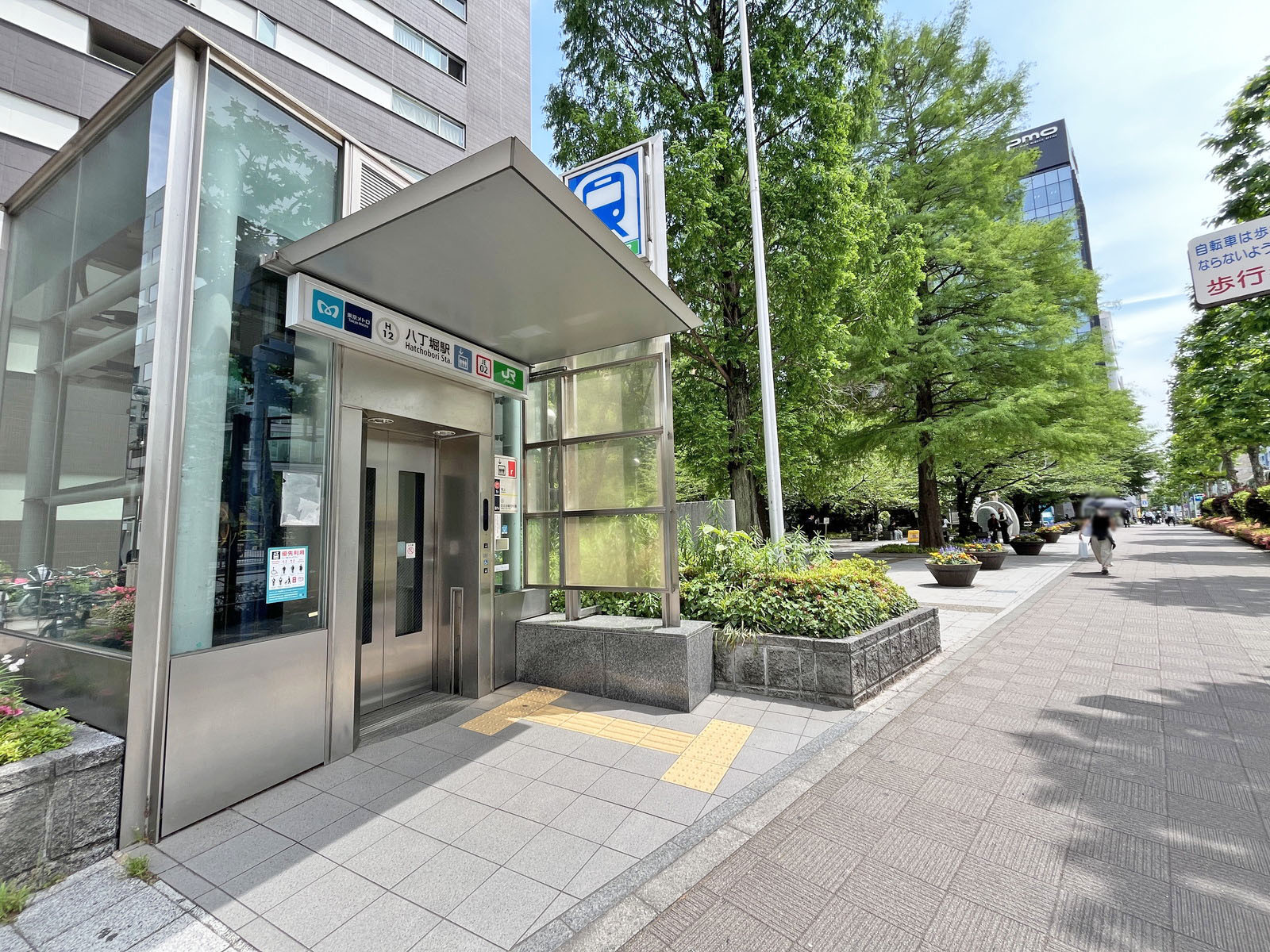 最寄りの「八丁堀駅」