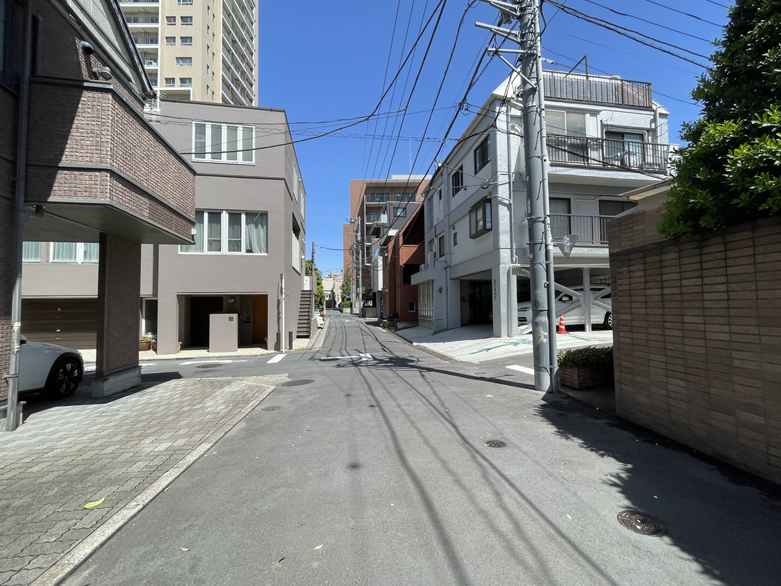 松尾ビル前面の通り