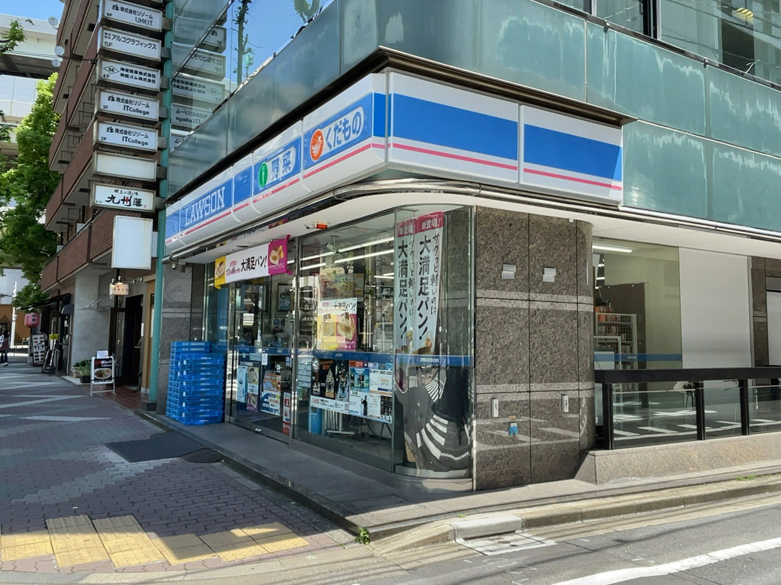 徒歩1分のローソン 日本橋箱崎店