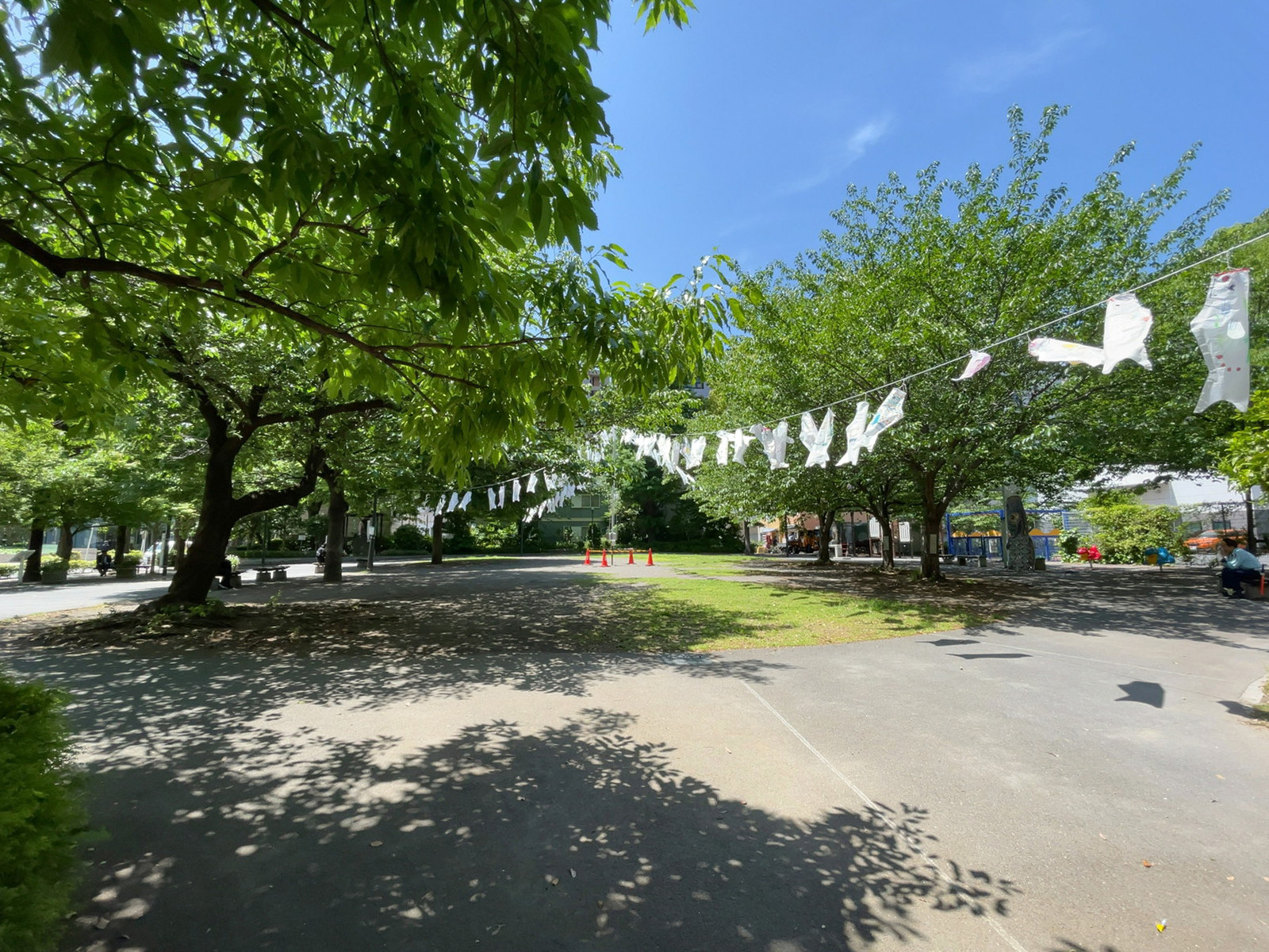 ビル前の中央区立箱崎公園