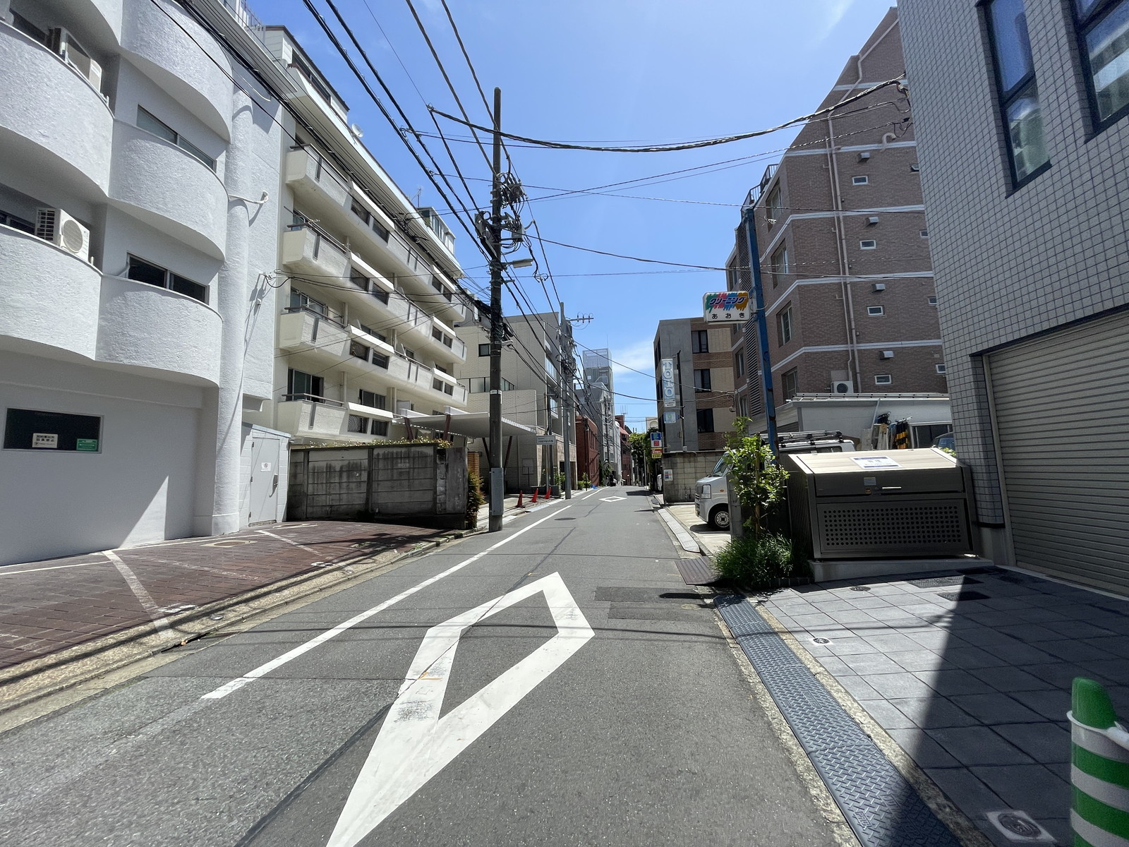 佐光ビル前面の通り
