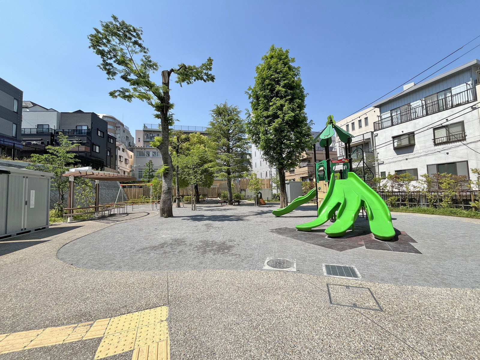 徒歩2分の文京区立久堅公園