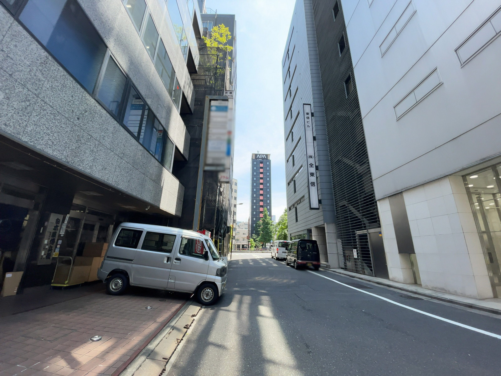 京橋白伝ビル前面の通り