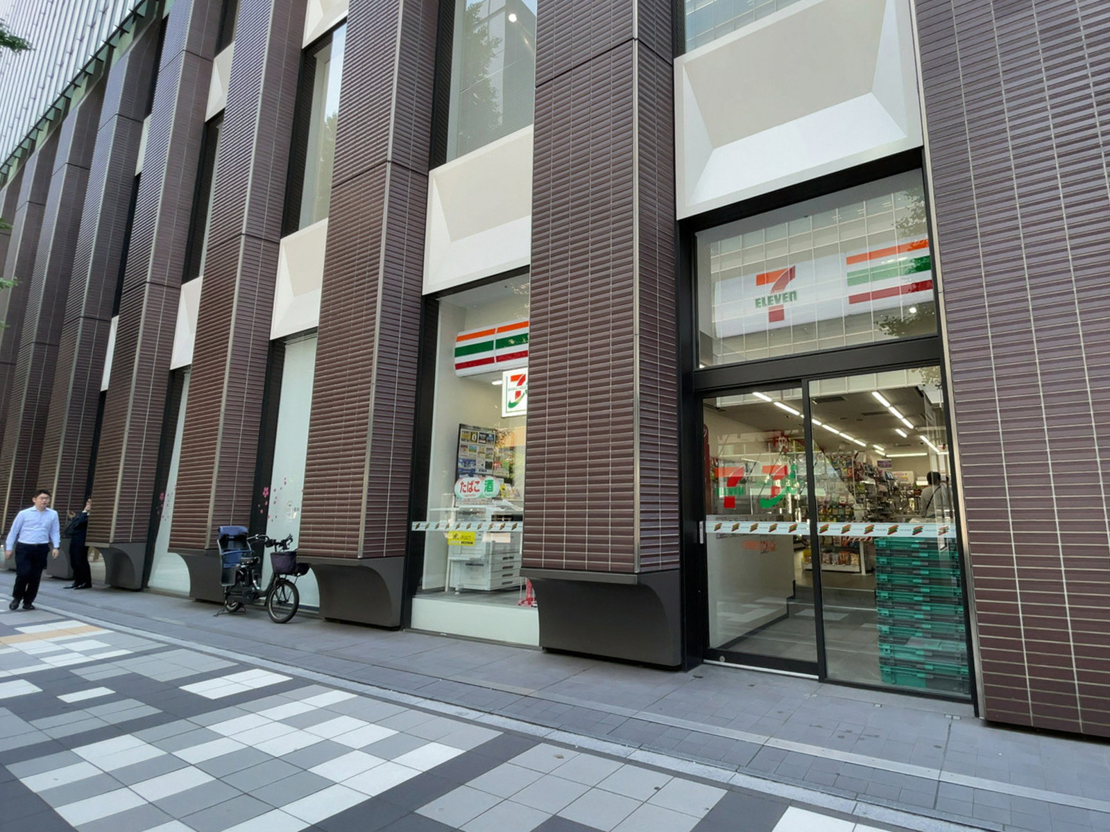 徒歩3分のセブンイレブン 京橋相互館110タワー店