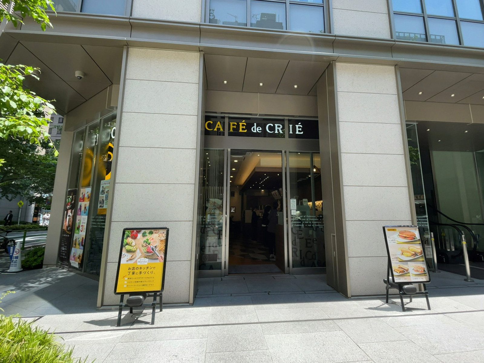 徒歩1分のカフェ・ド・クリエ 日本橋三丁目スクエア店