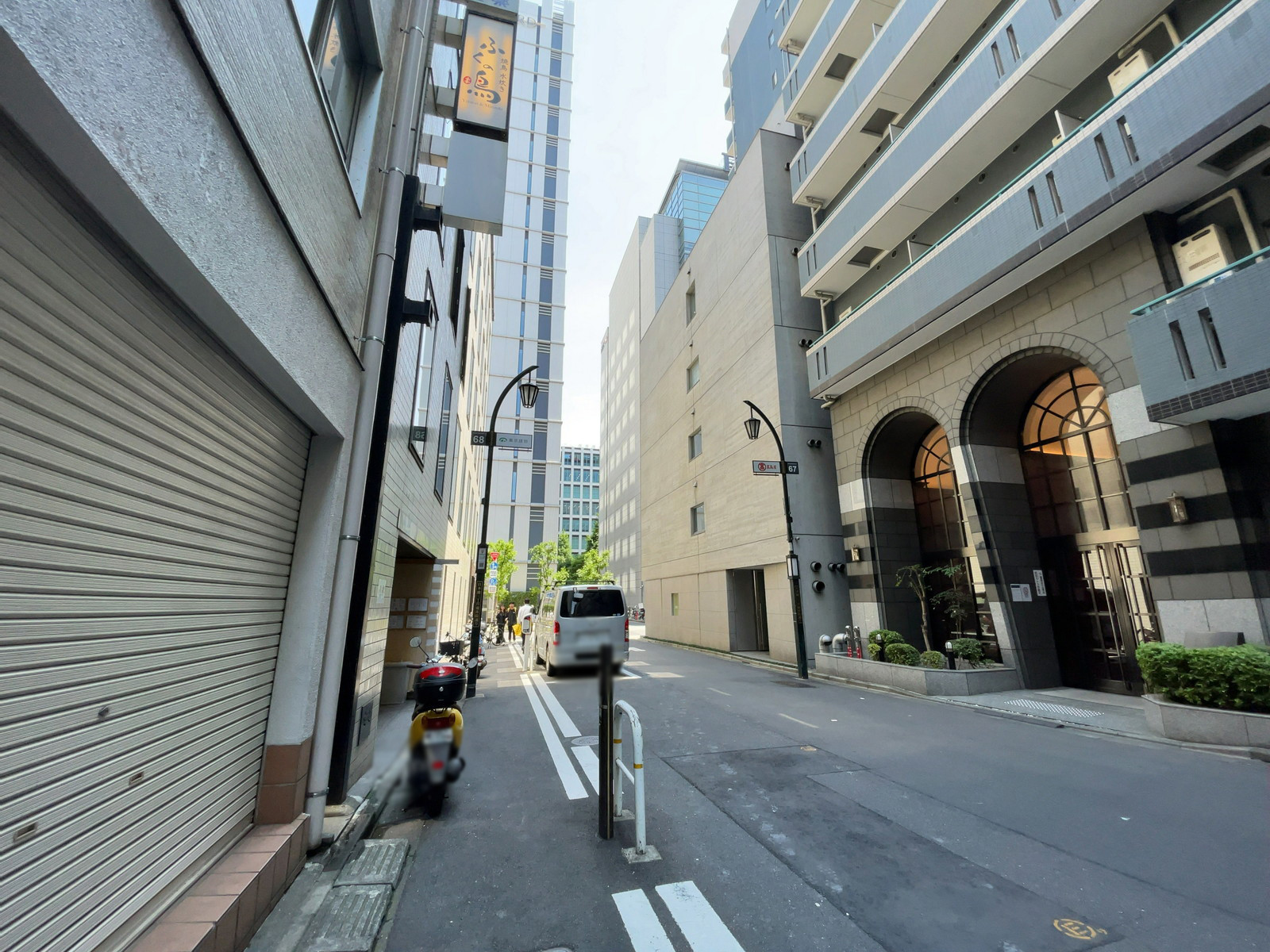 三石ビル前面の通り