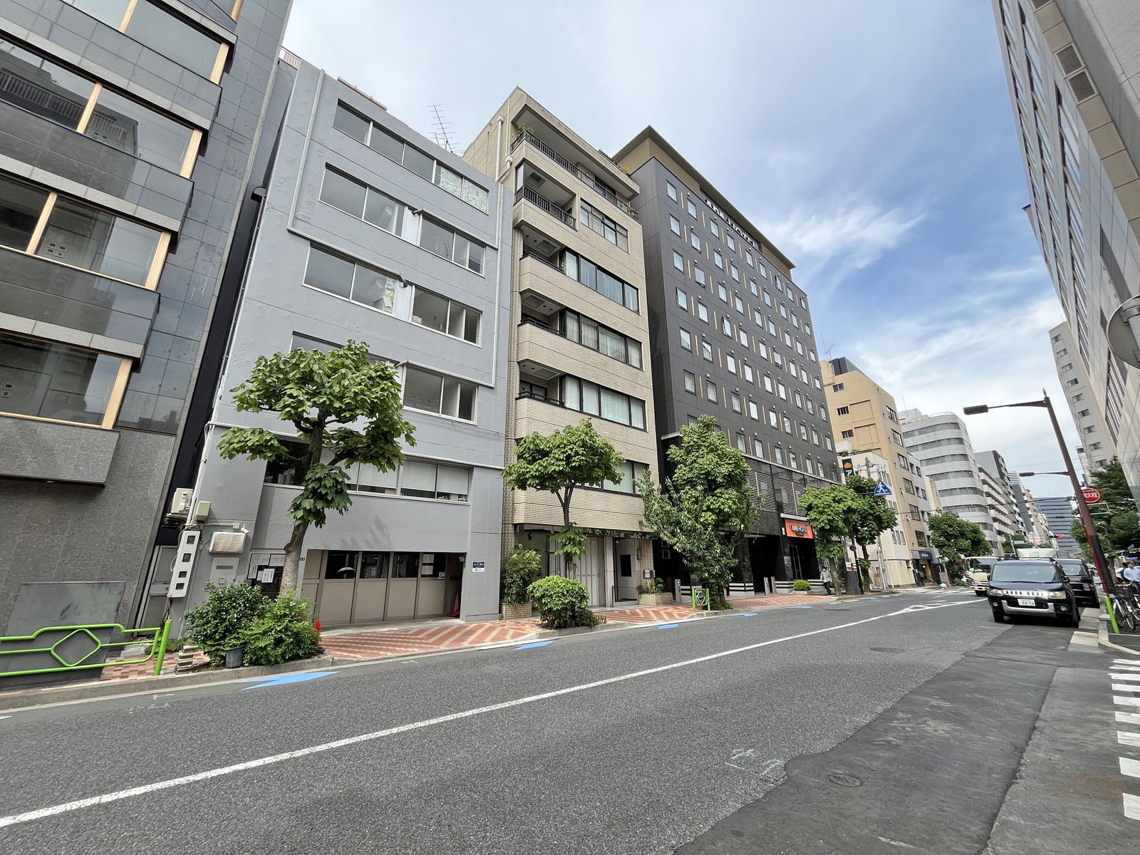 新富AZビル前面通り