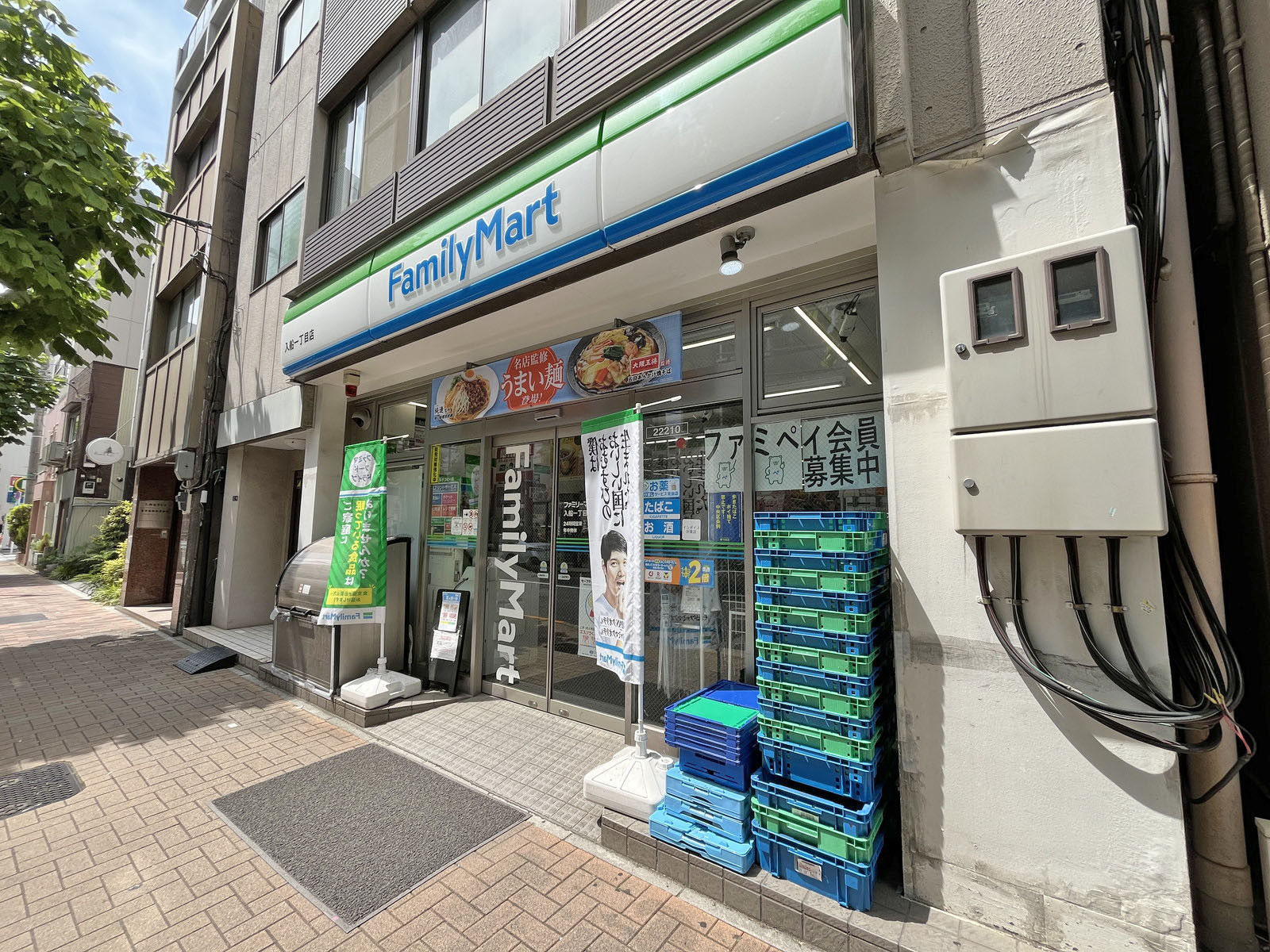 徒歩2分のファミリーマート 入船一丁目店