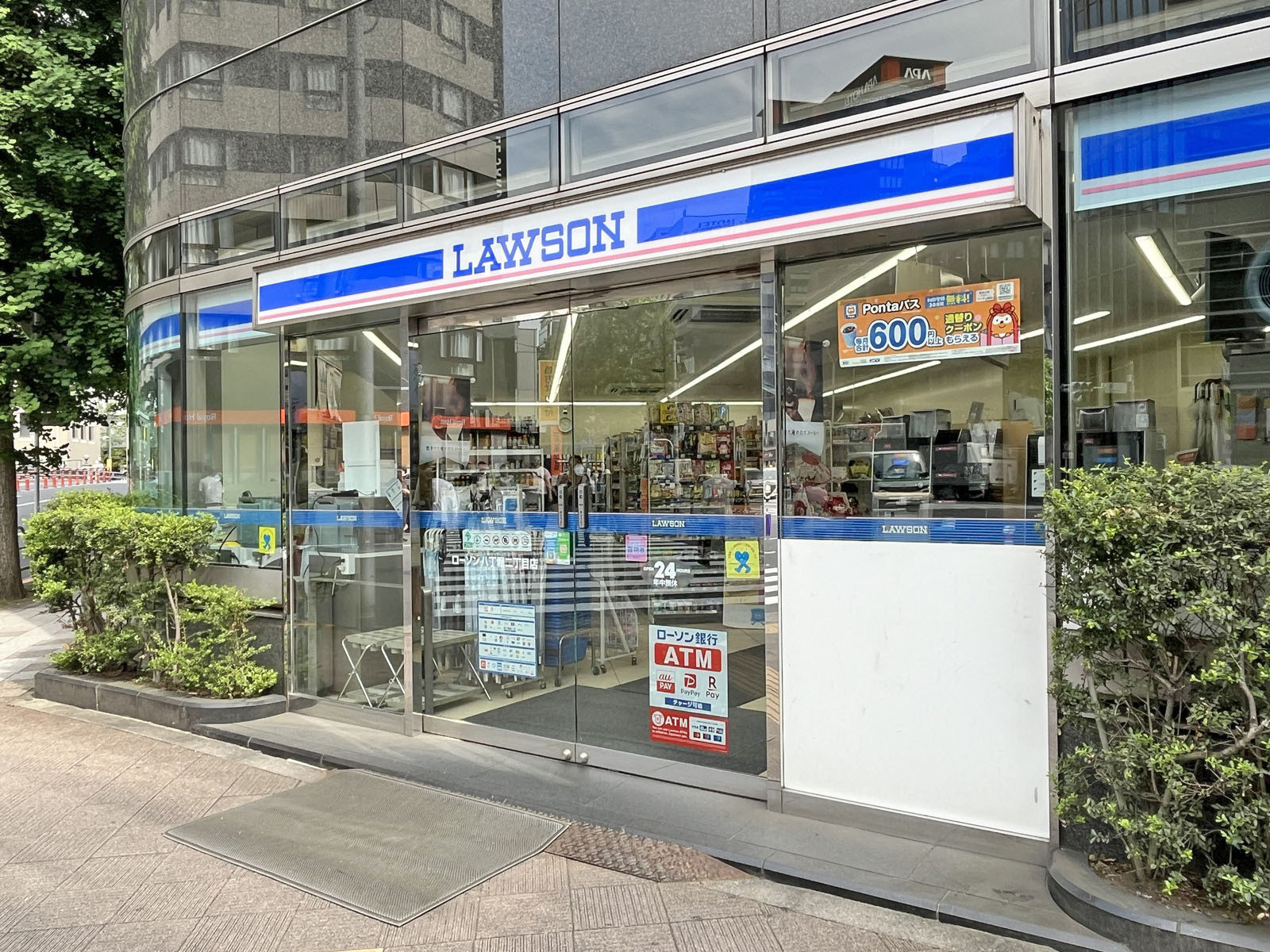 徒歩2分のローソン 八丁堀二丁目店