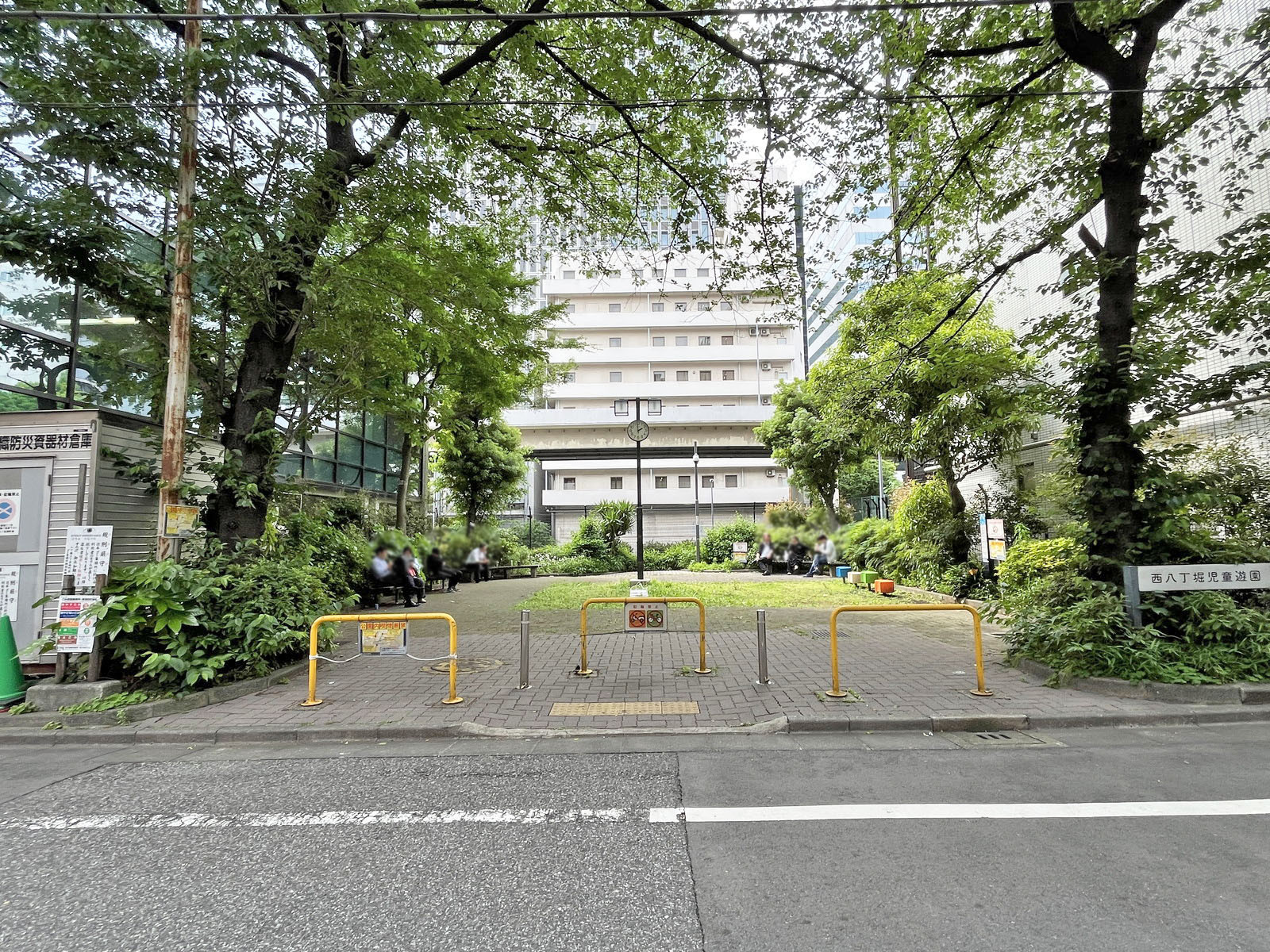 同じ並びの西八丁堀児童遊園