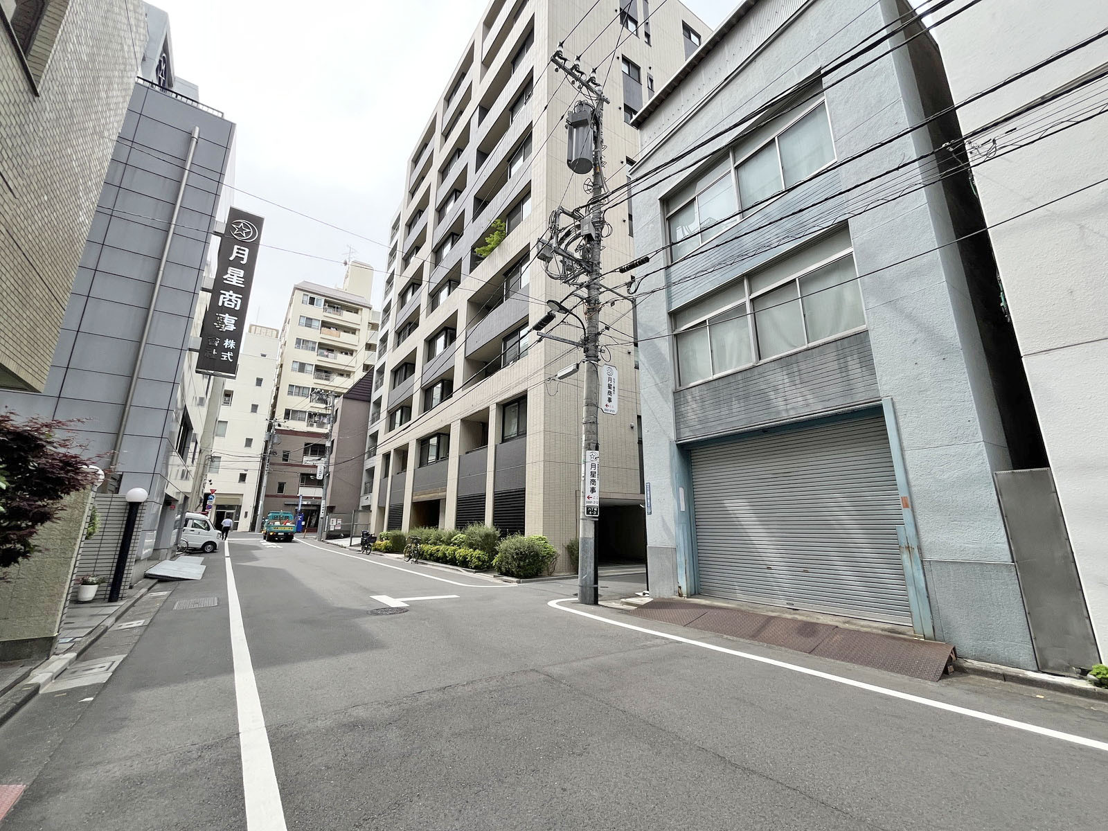 Biz Feel Kyobashi East前面通り