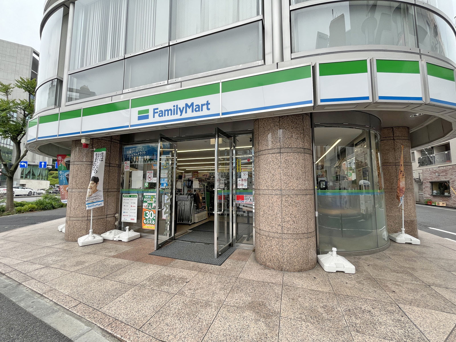 徒歩1分のファミリーマート 渋谷富ヶ谷一丁目店