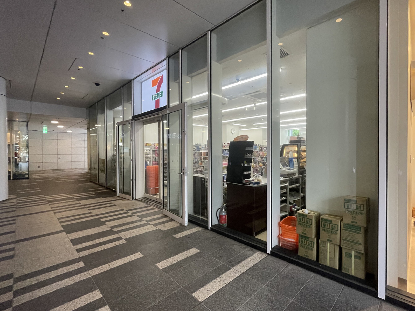 徒歩2分のセブン-イレブン 目黒セントラルスクエア店