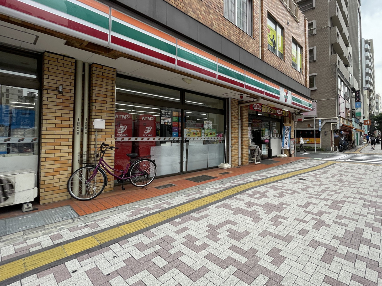 徒歩3分のセブン-イレブン 朝日橋店