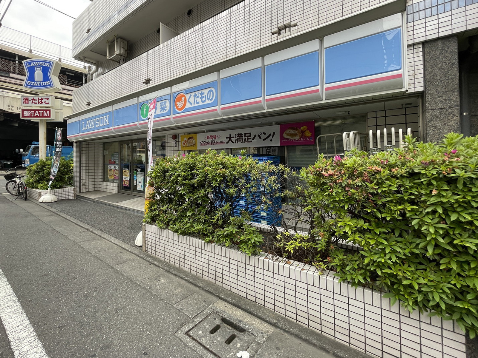 裏手のローソン 目黒東山店