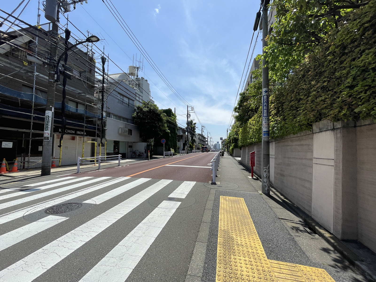 八雲5丁目ビル前面の通り