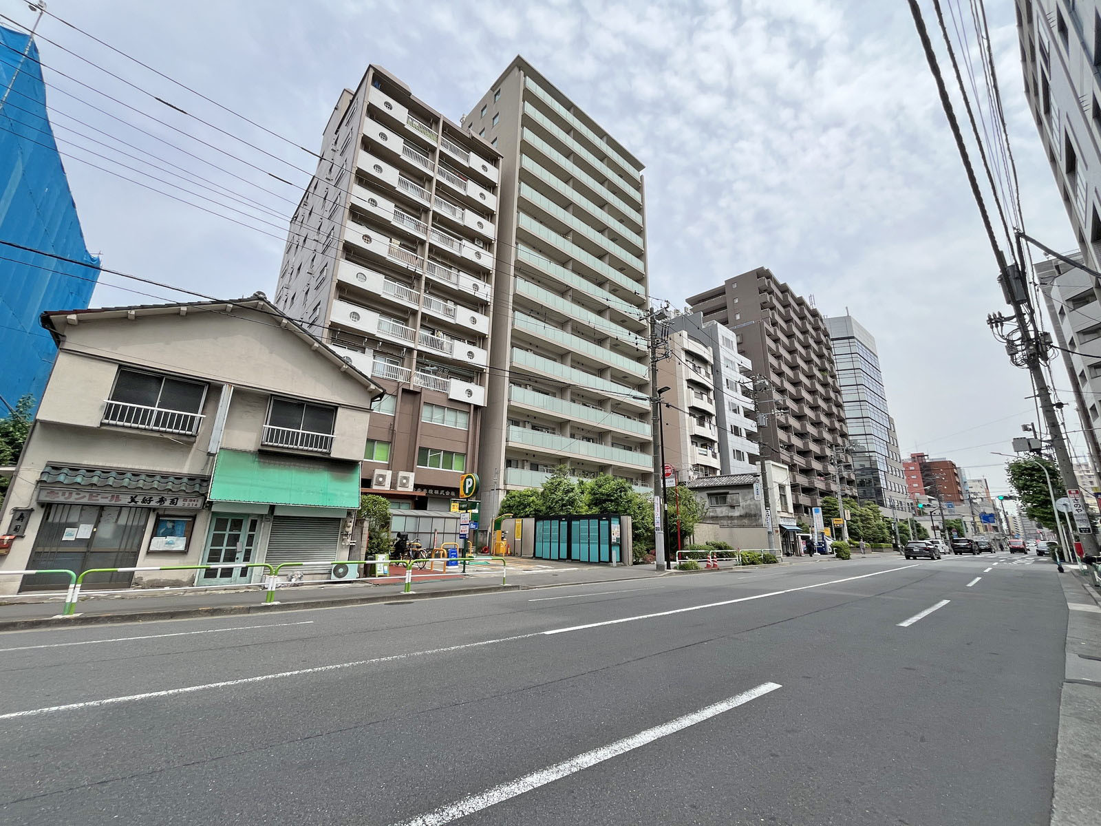 いちご南大塚ビル前面通り