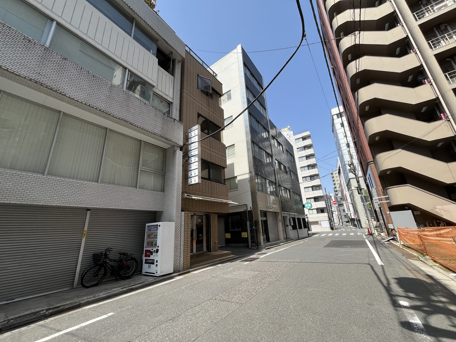 THE PORTAL IWAMOTOCHO前面通り