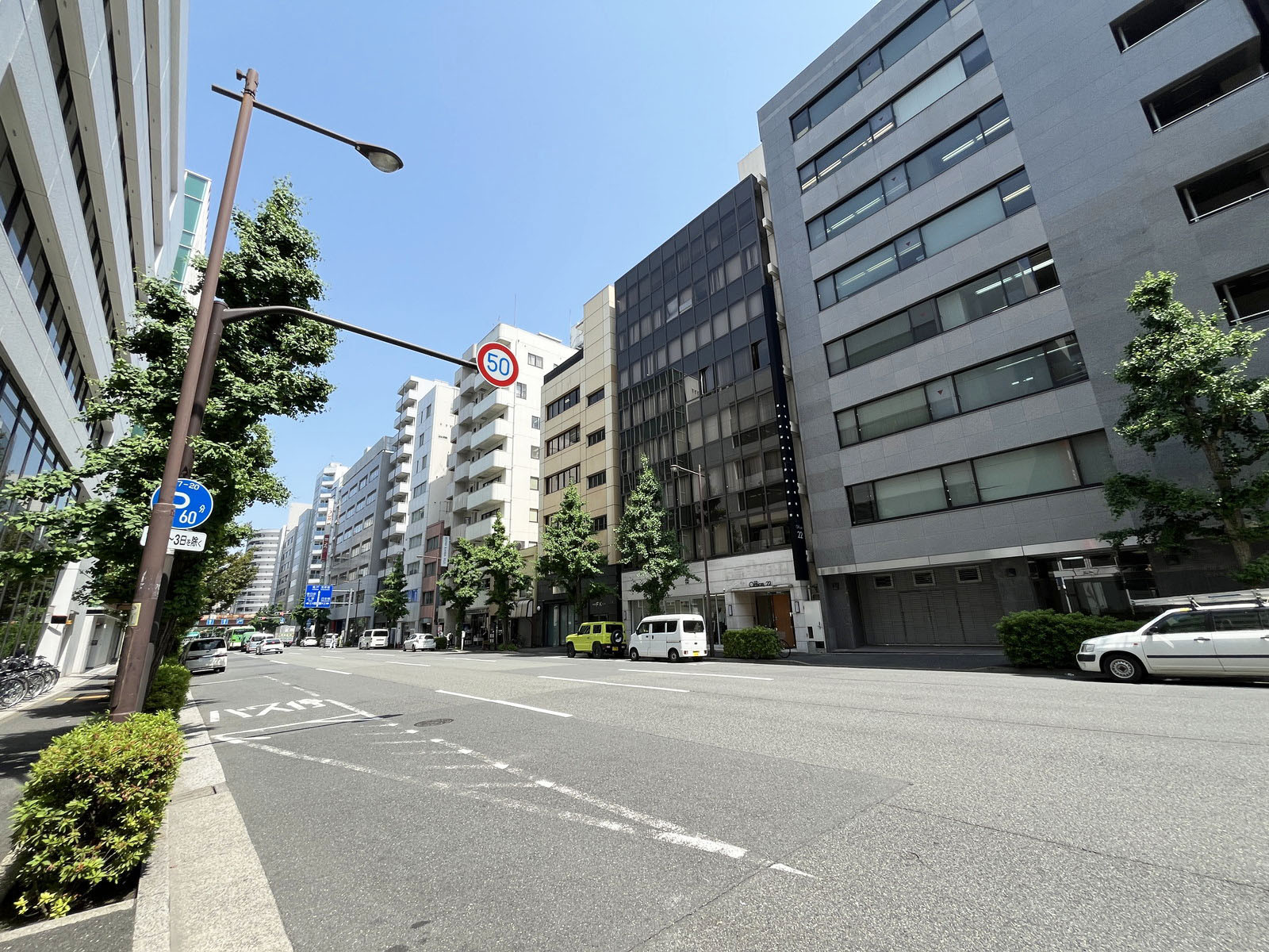 Office22ビル前面の神田平成通り