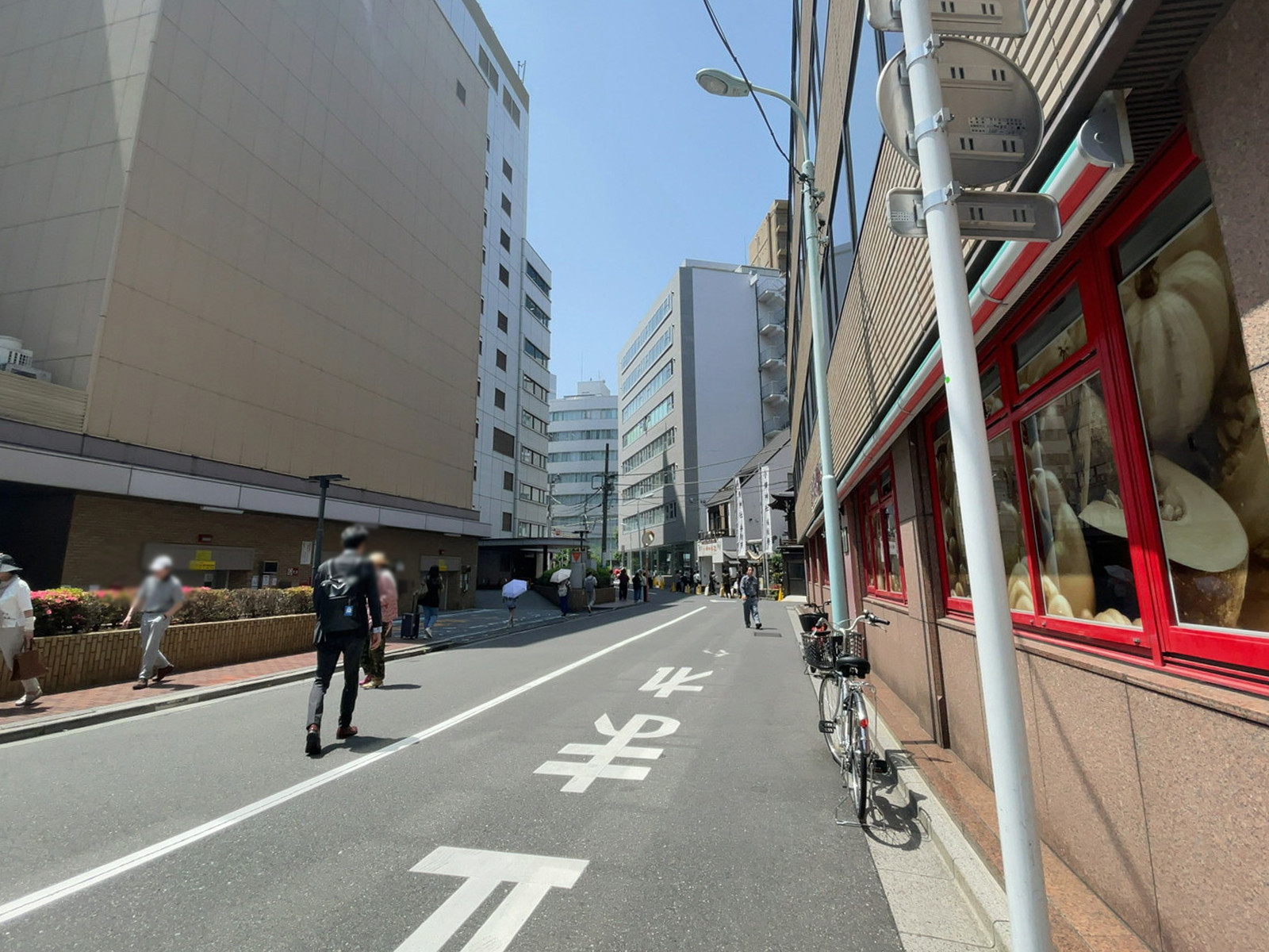 森友第一ビル前面の通り