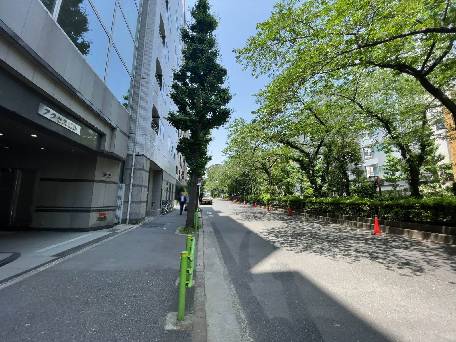 とね松ビル前面の通り