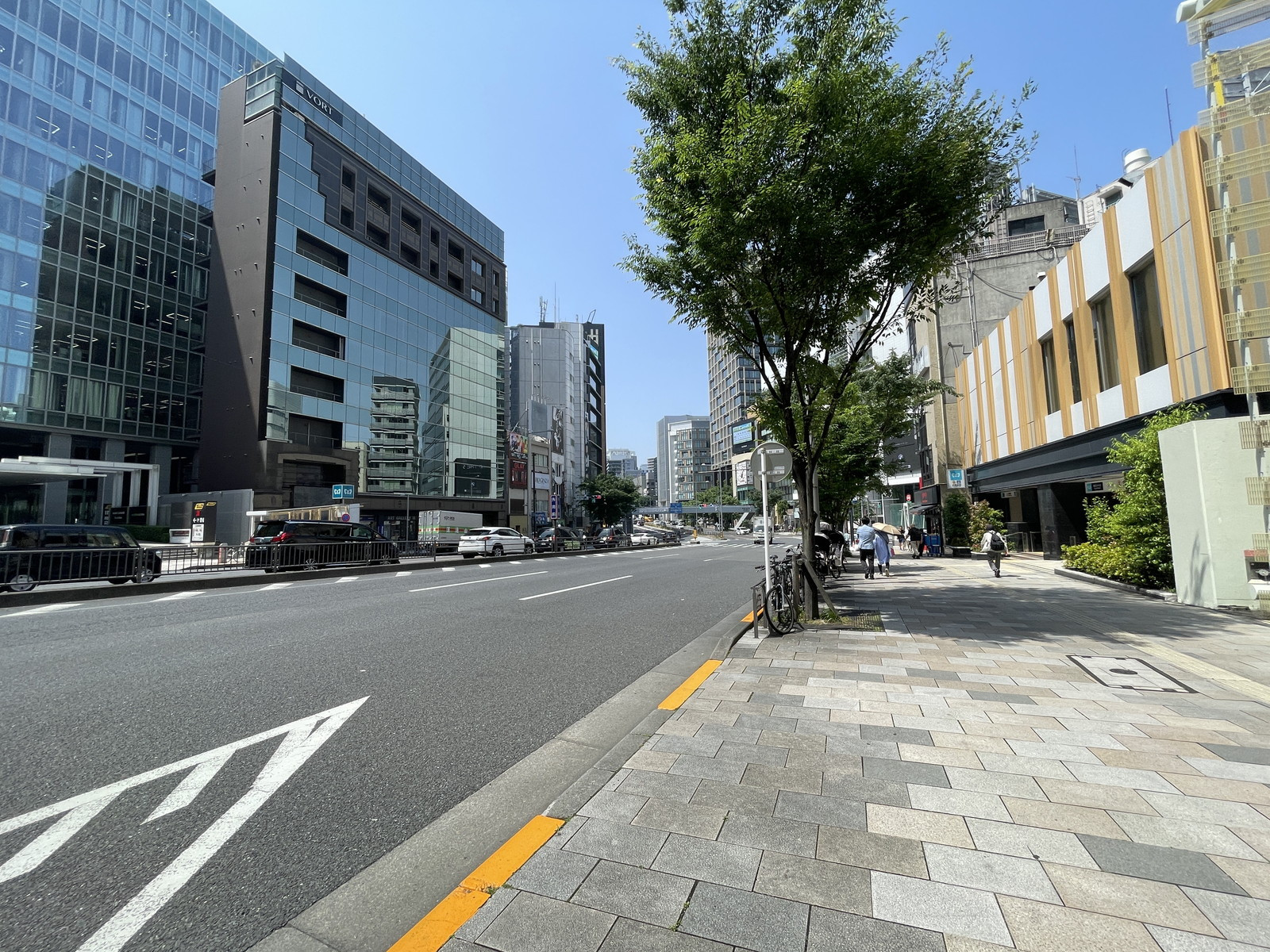 D-LIFEPLACE南青山前面の通り