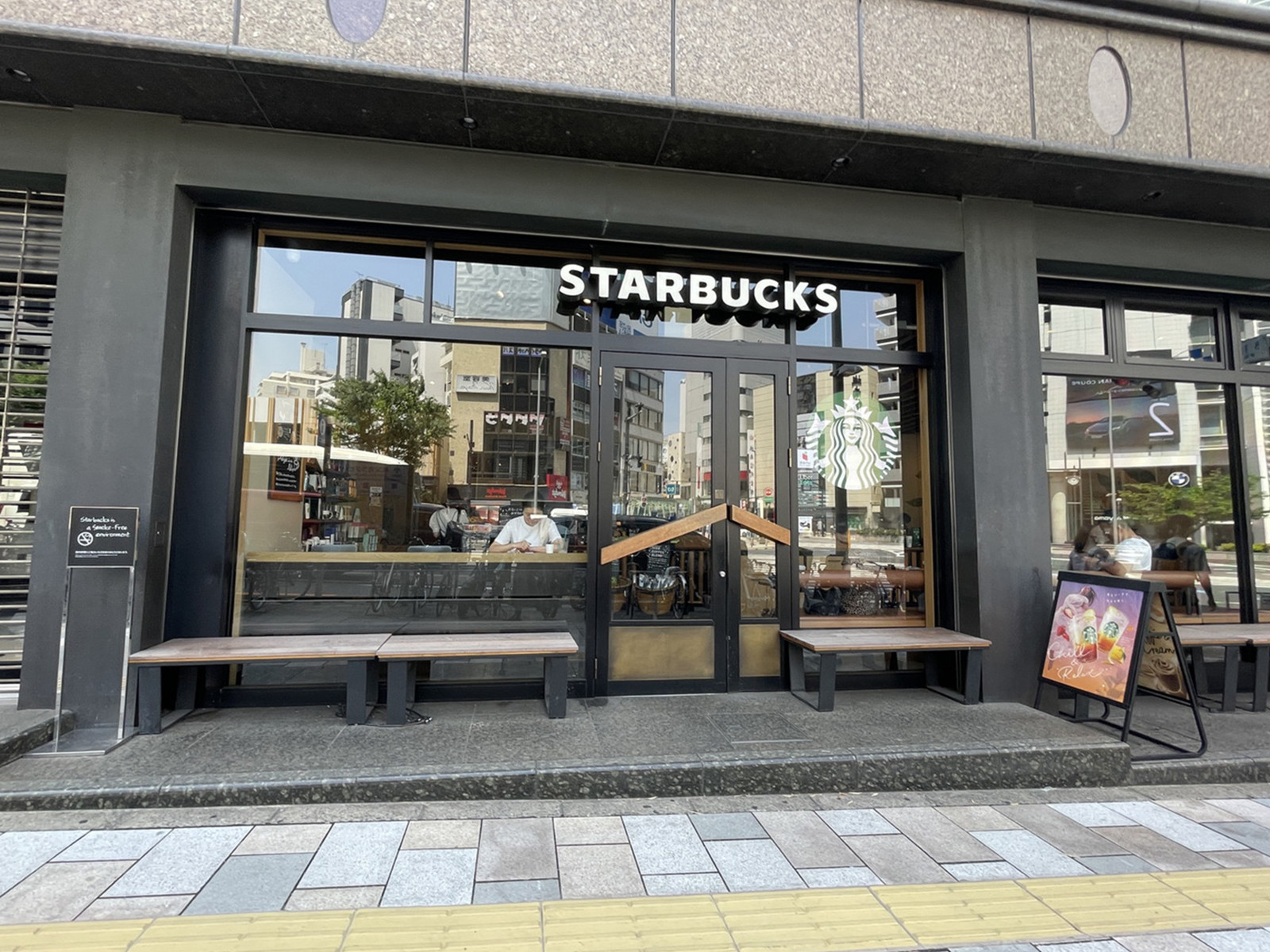 徒歩1分のスターバックスコーヒー南青山2丁目店