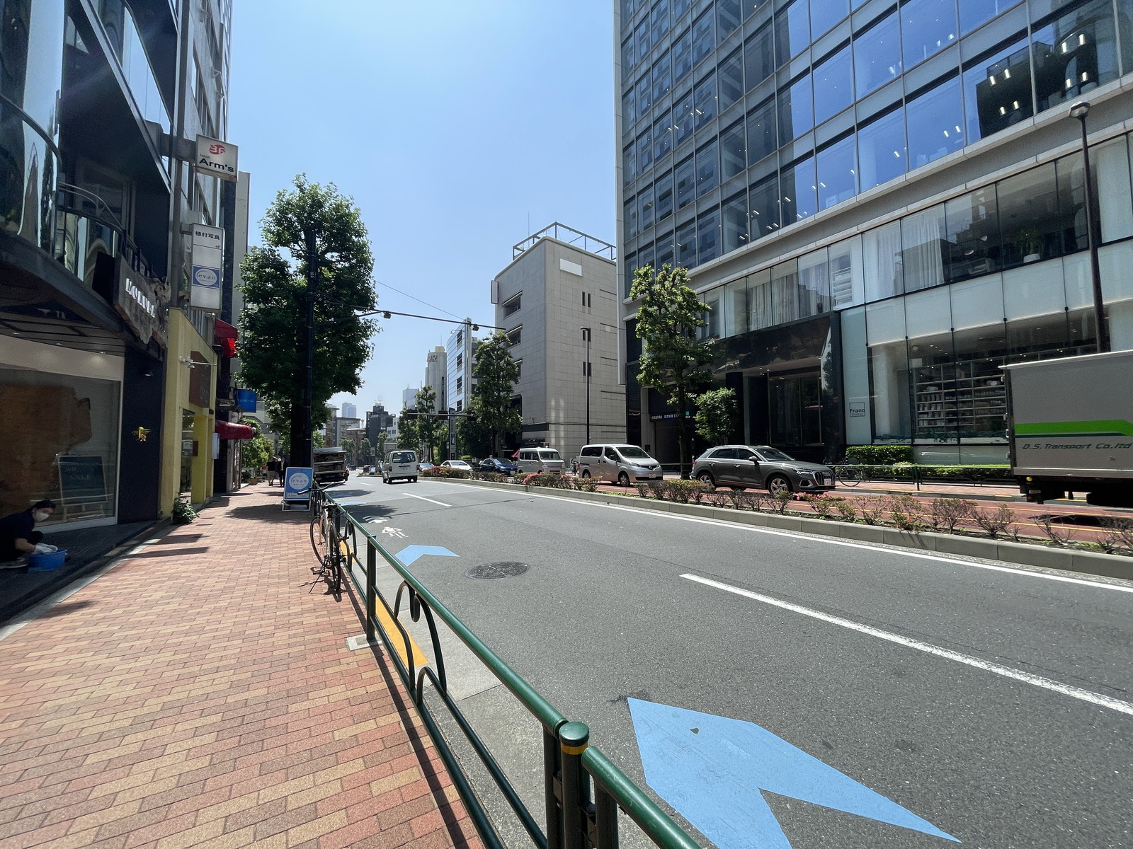 VORT外苑前2前面の通り