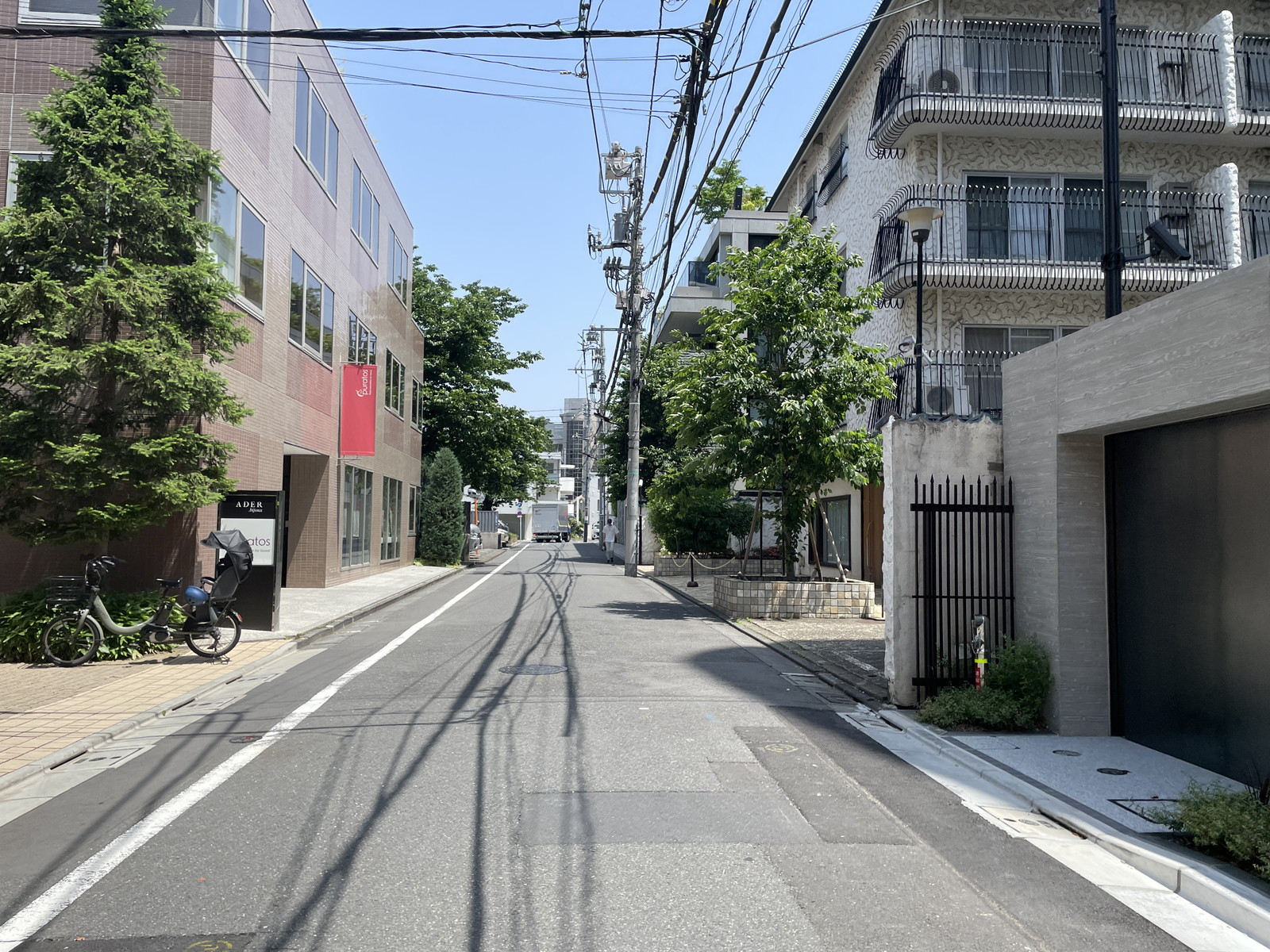 北青山プラザビル前面の通り