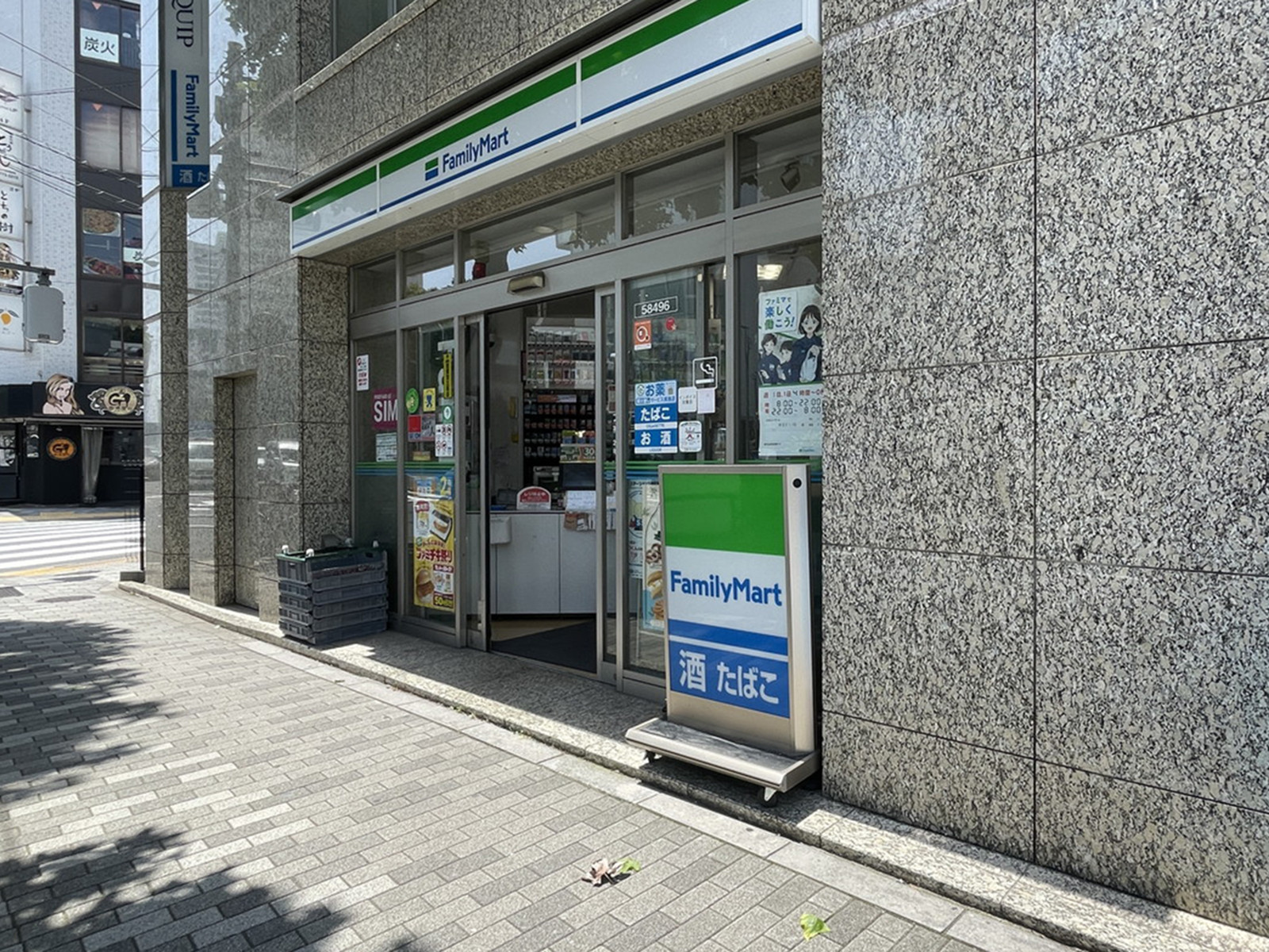 徒歩3分のファミリーマート 神宮前3丁目店