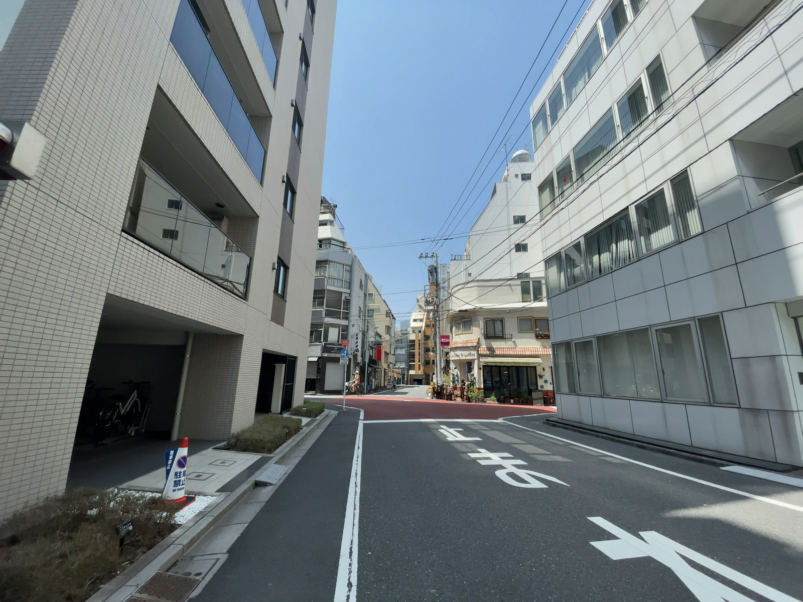 MID日本橋堀留町ビル前面の通り