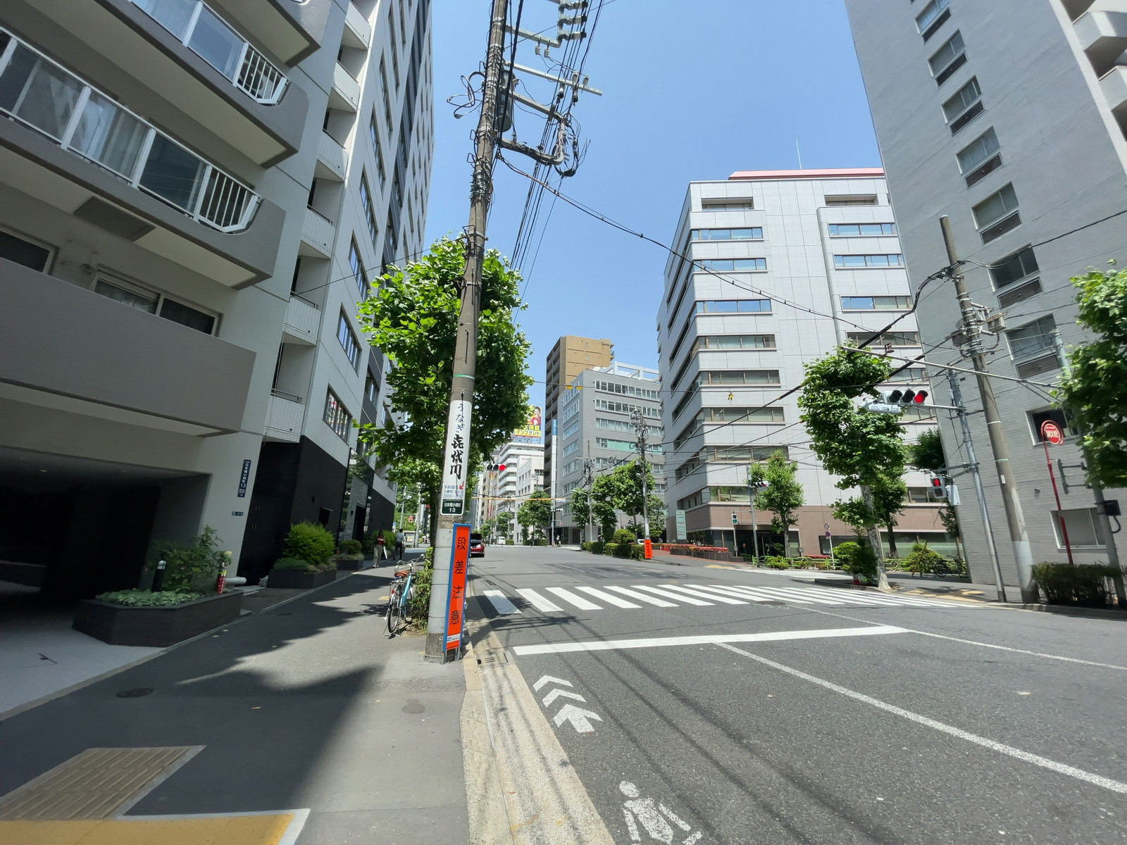 ラ・ベール日本橋前面の通り