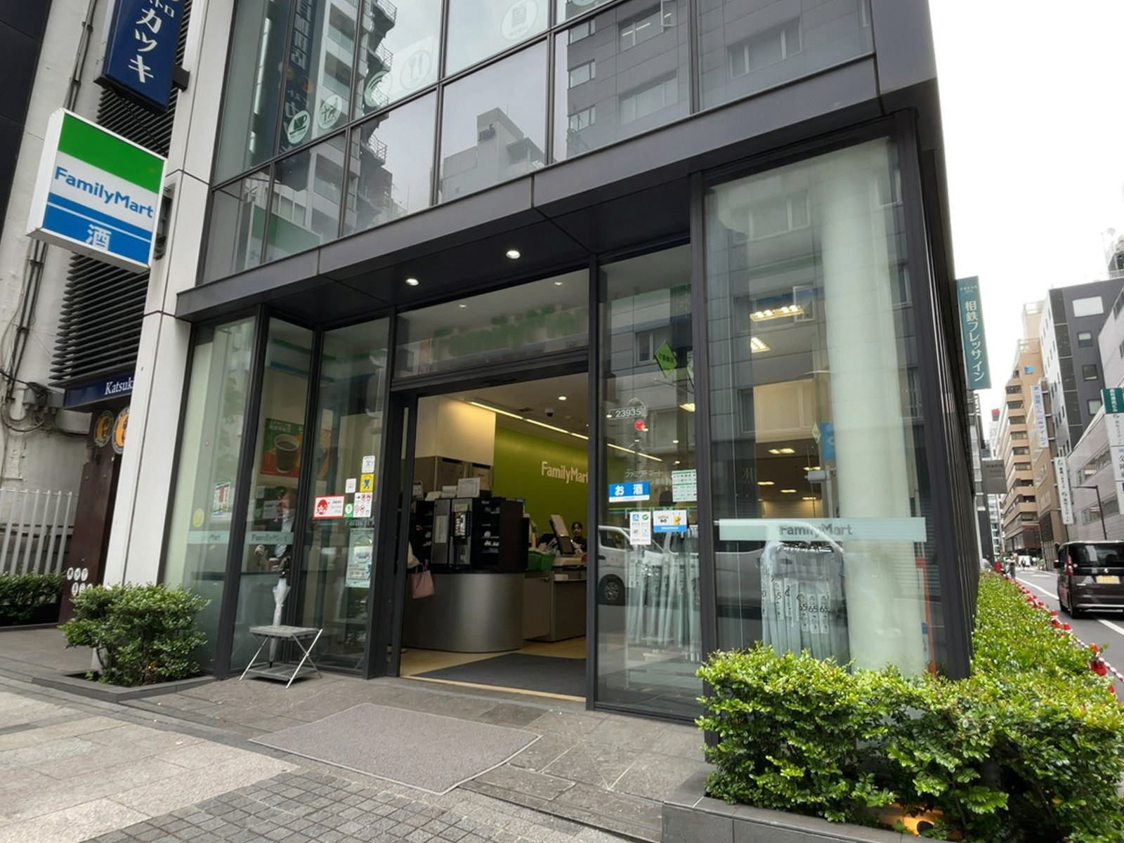 徒歩1分のファミリーマート フレッサイン銀座店