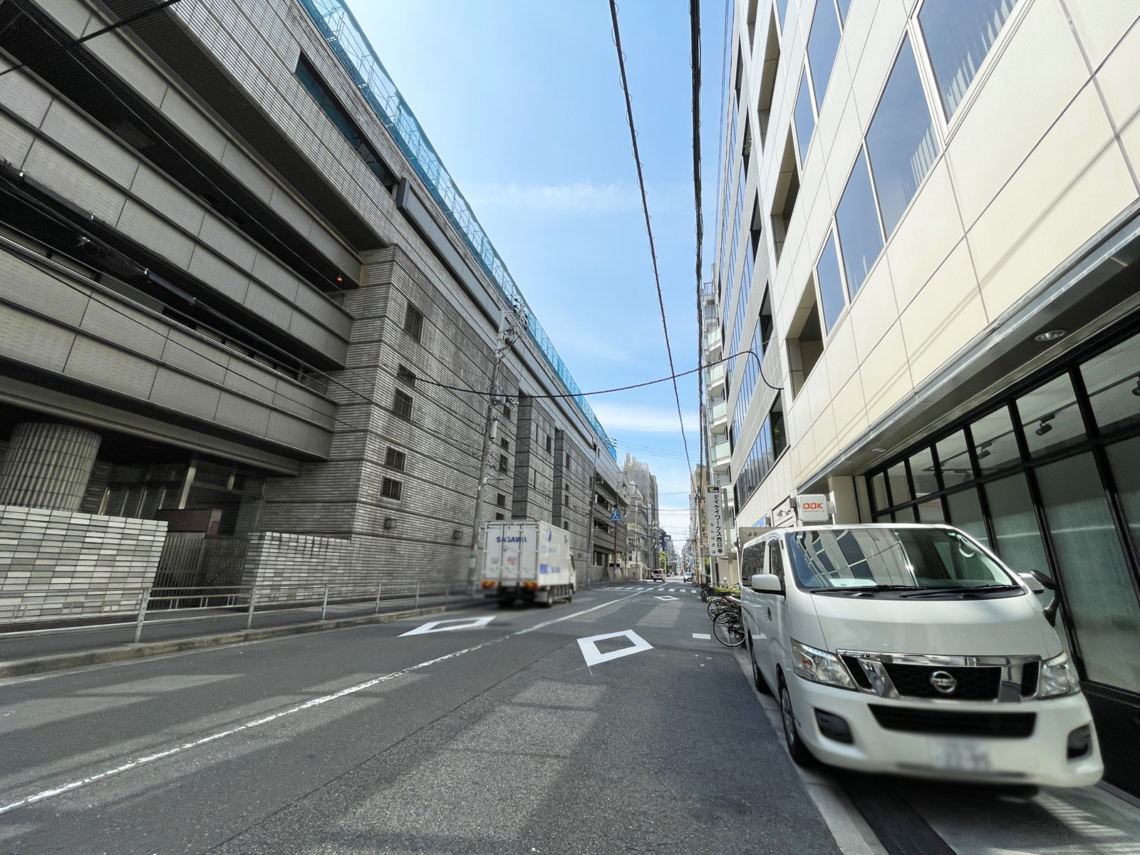 新販なんばビル前面の通り