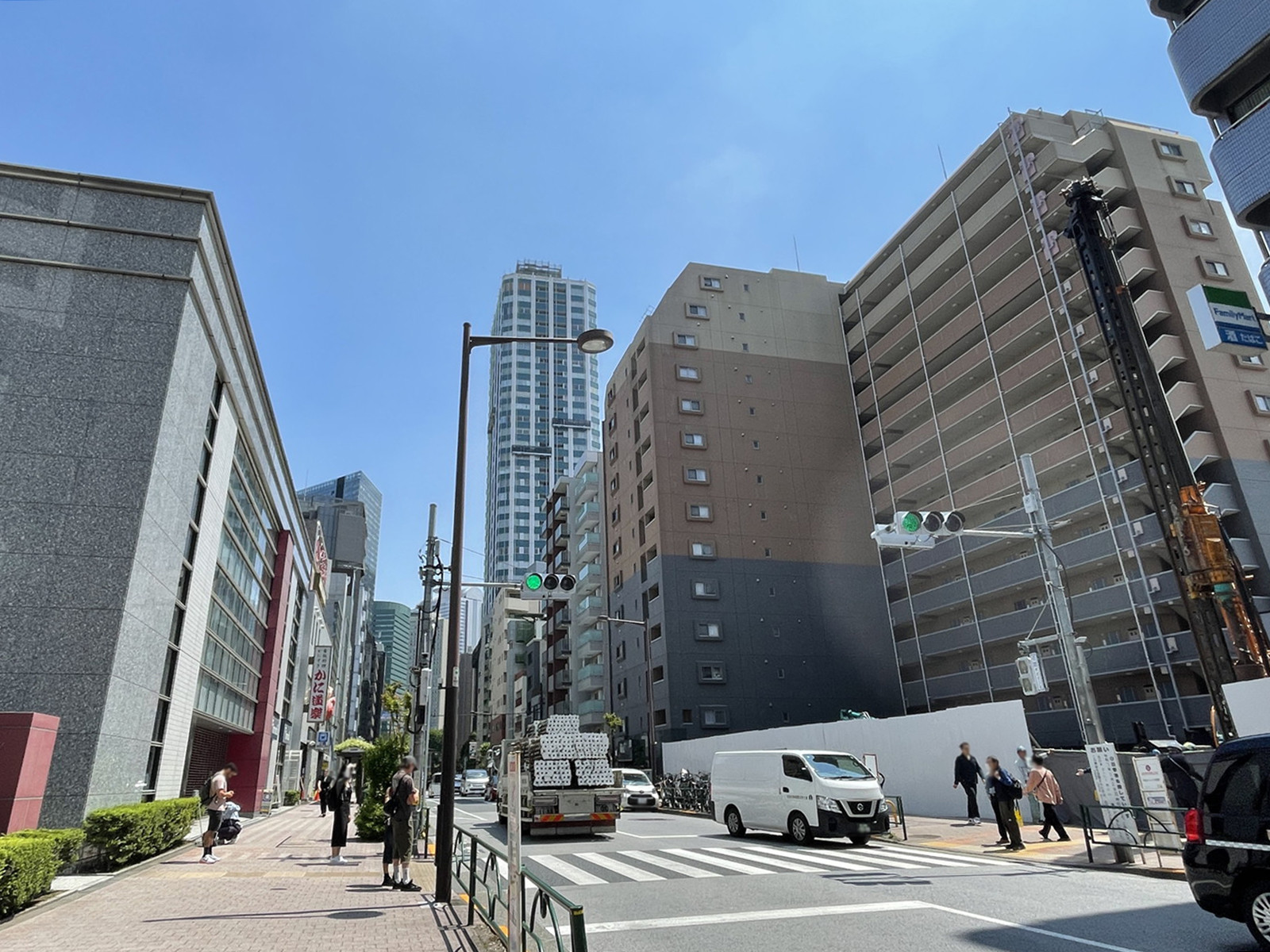 ラ・ヴィスタ西新宿前面の方南通り