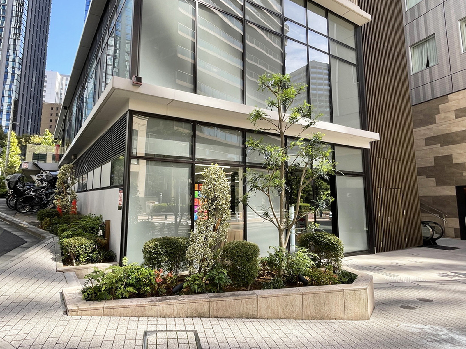 至近のセブン-イレブン DR西新宿ダイワロイネットホテル店