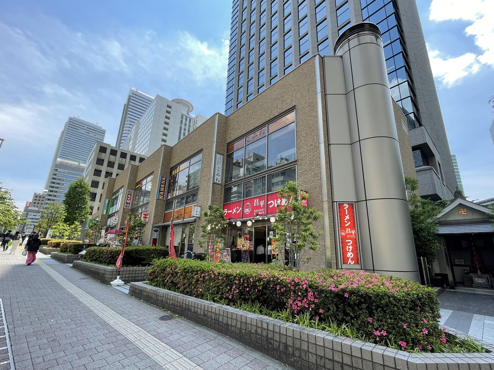 向かいの西新宿オークテラス