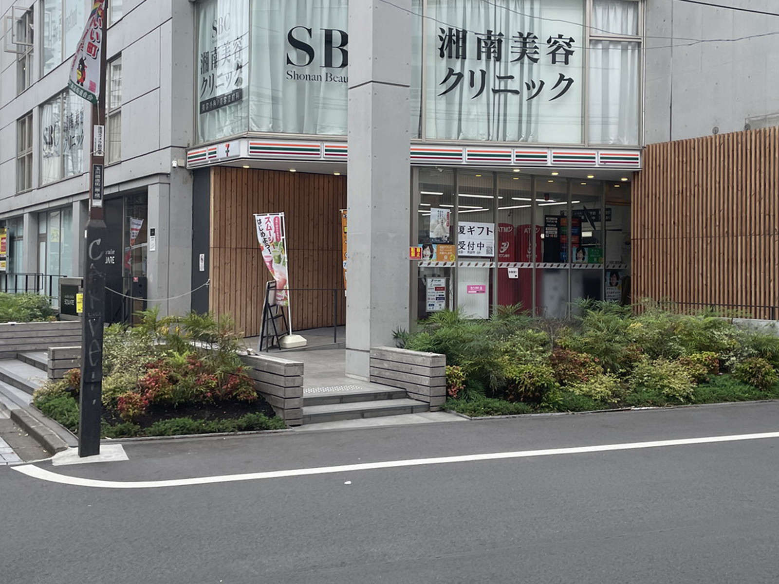 徒歩2分のセブン-イレブン 二子玉川駅西店