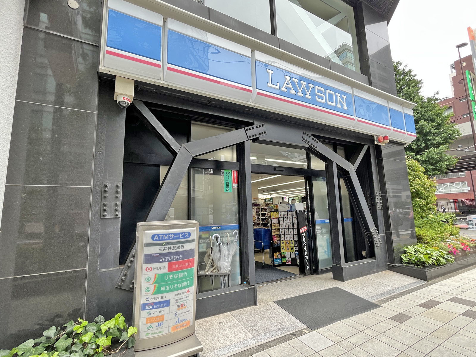 徒歩2分のローソン 上野五丁目昭和通店