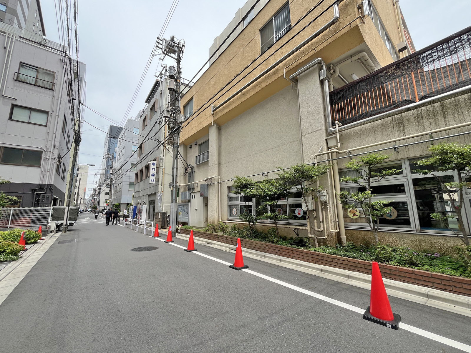 台東110ビル前面通り
