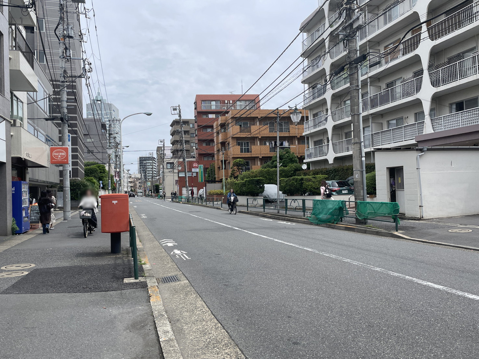 ベスト用賀前面の通り