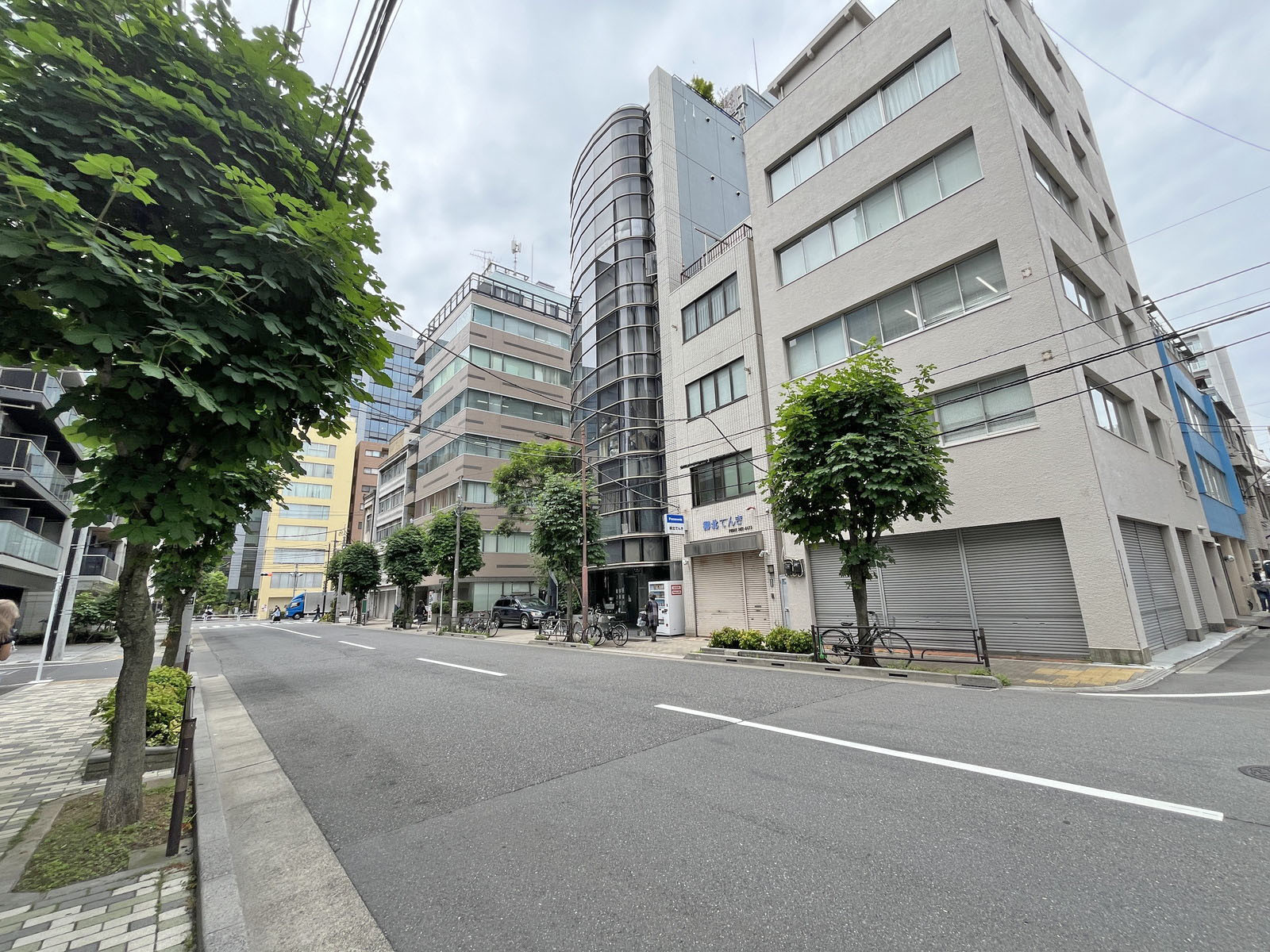鈴和ビル前面の福井町通り