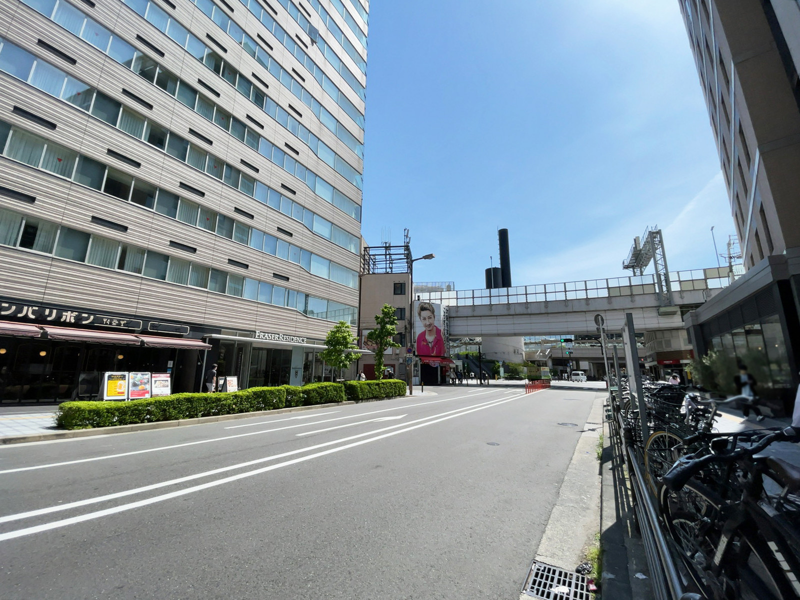 角屋難波ビル前面の通り