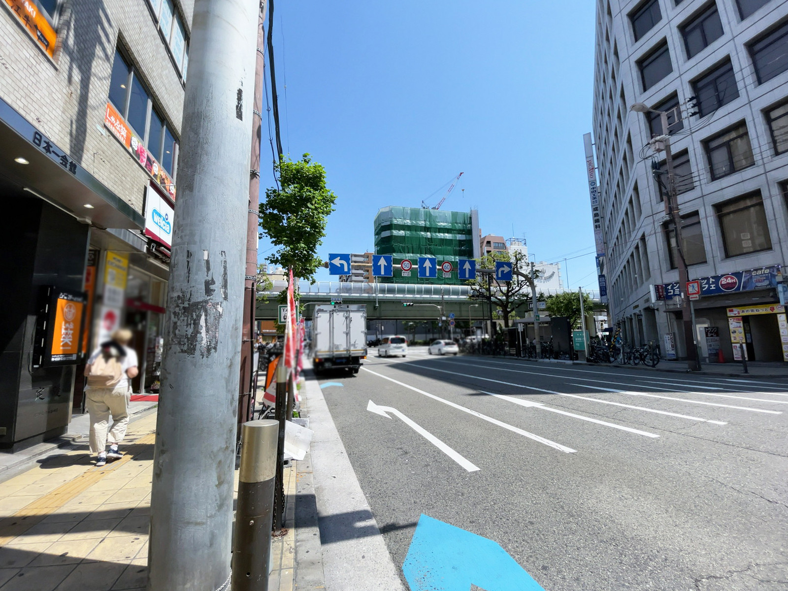 日本一会館前面の通り