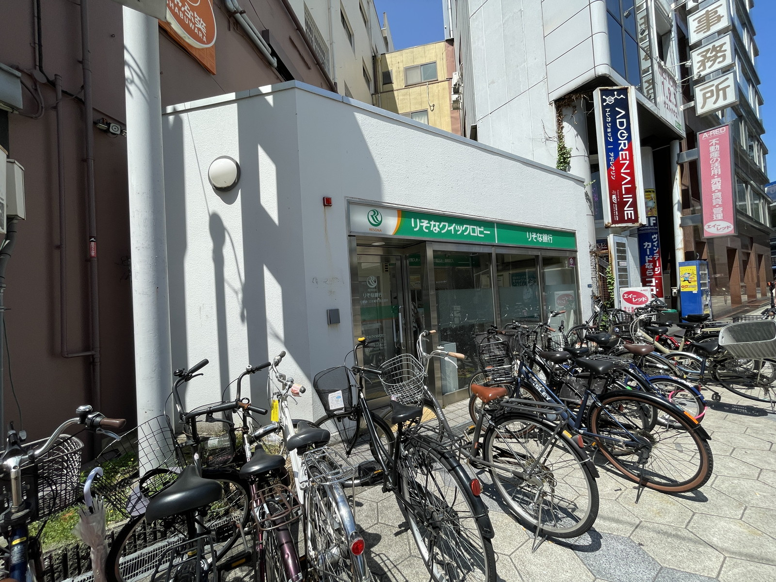 並びにあるりそな銀行 ATM 日本橋駅前出張所