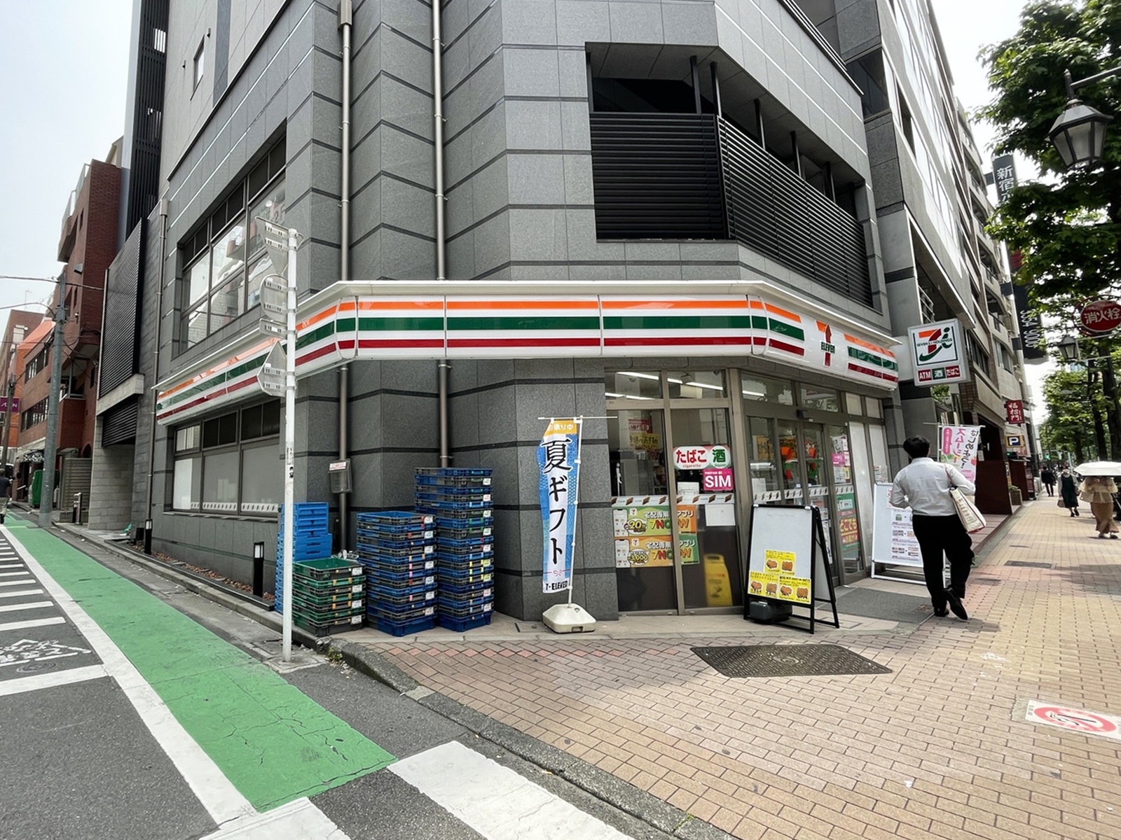 並びのセブン-イレブン 新宿1丁目北店