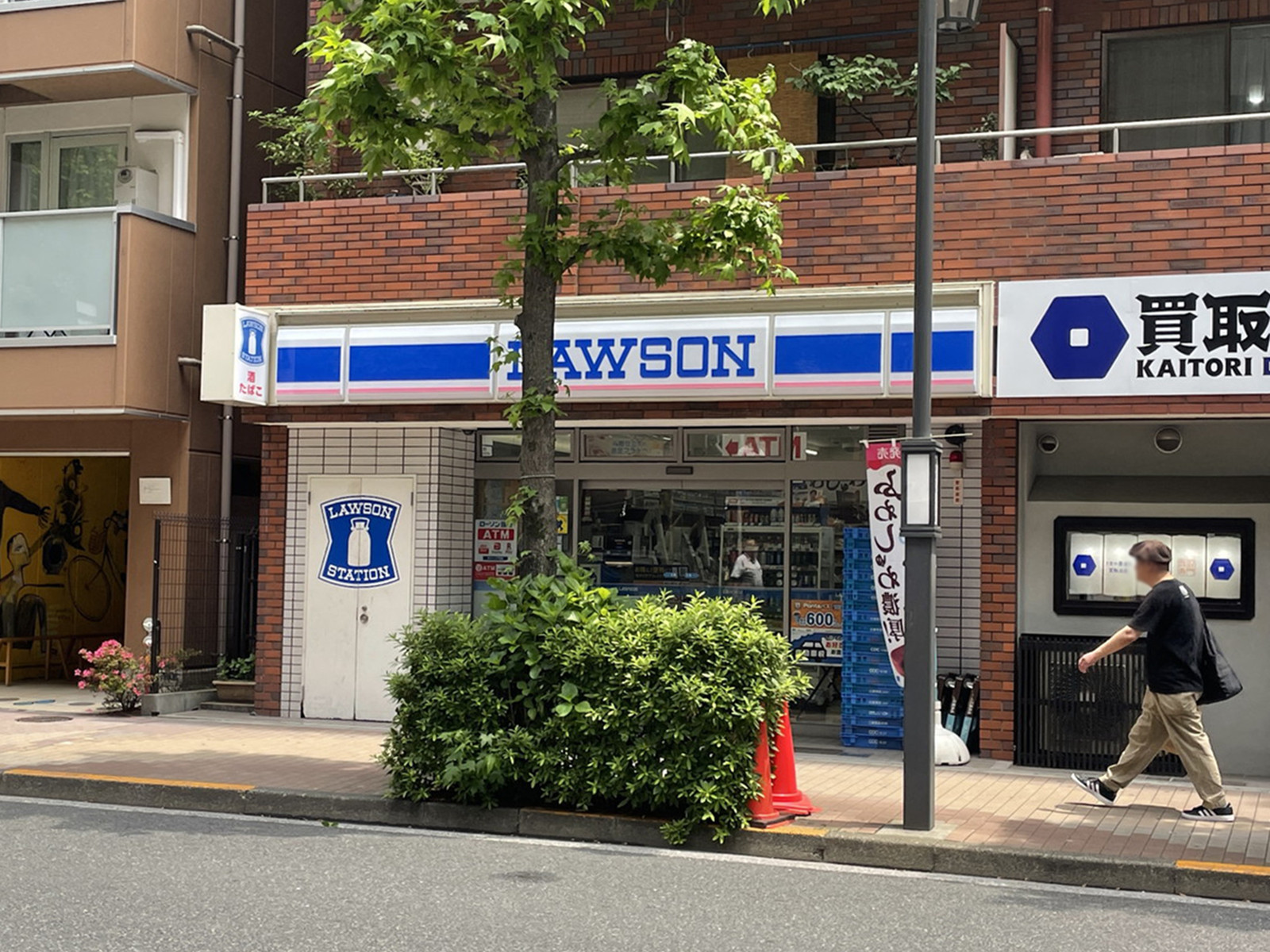 近くのローソン Ｈ新宿御苑北店