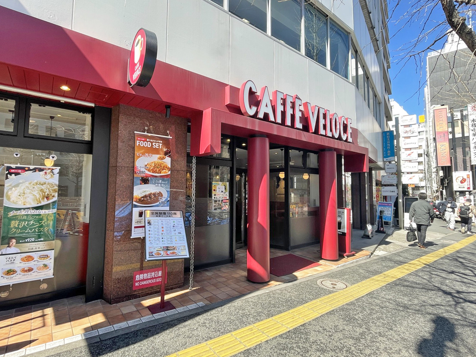 付近のカフェ・ベローチェ新宿五丁目店