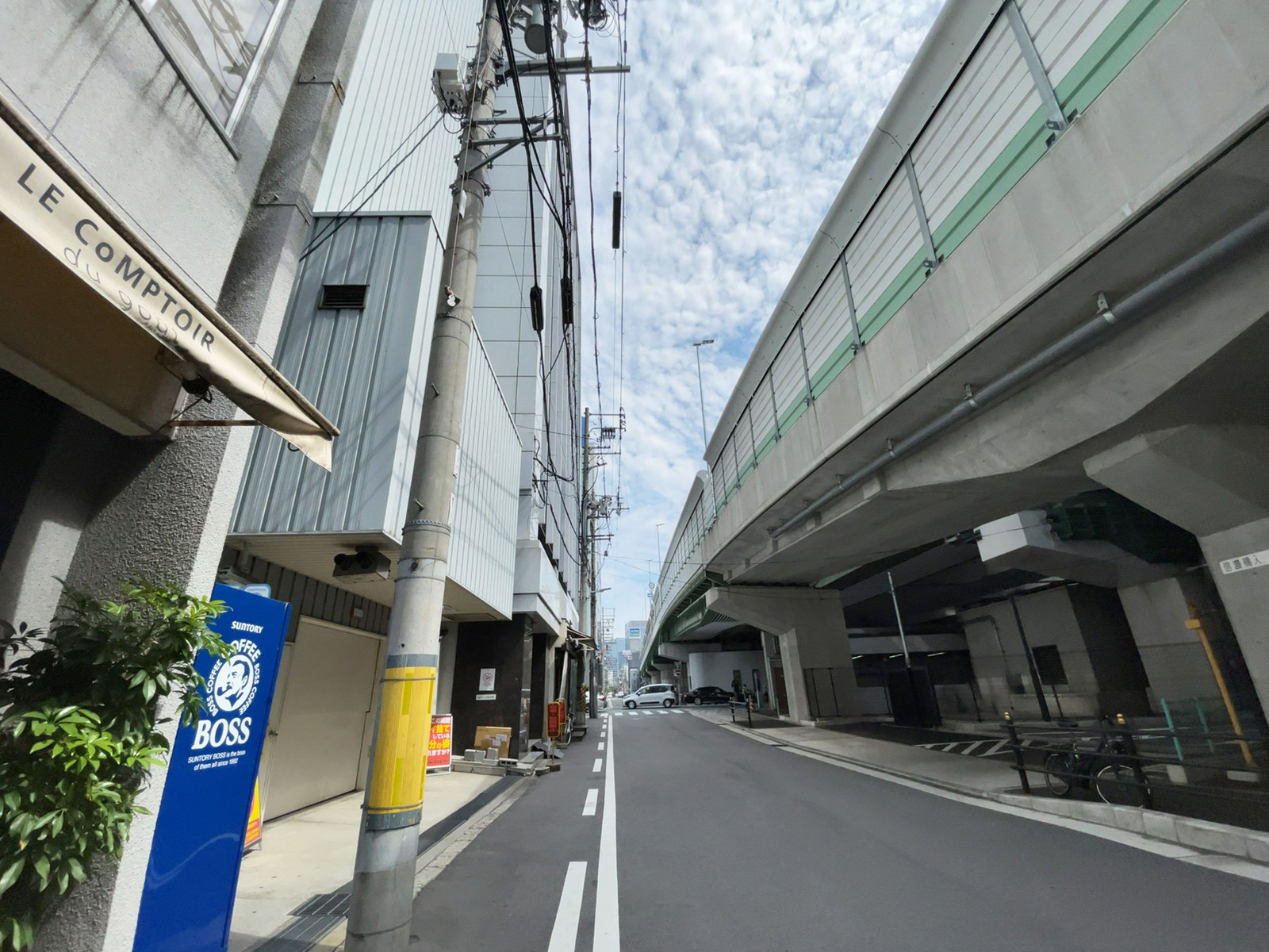 EPビル前面の通り
